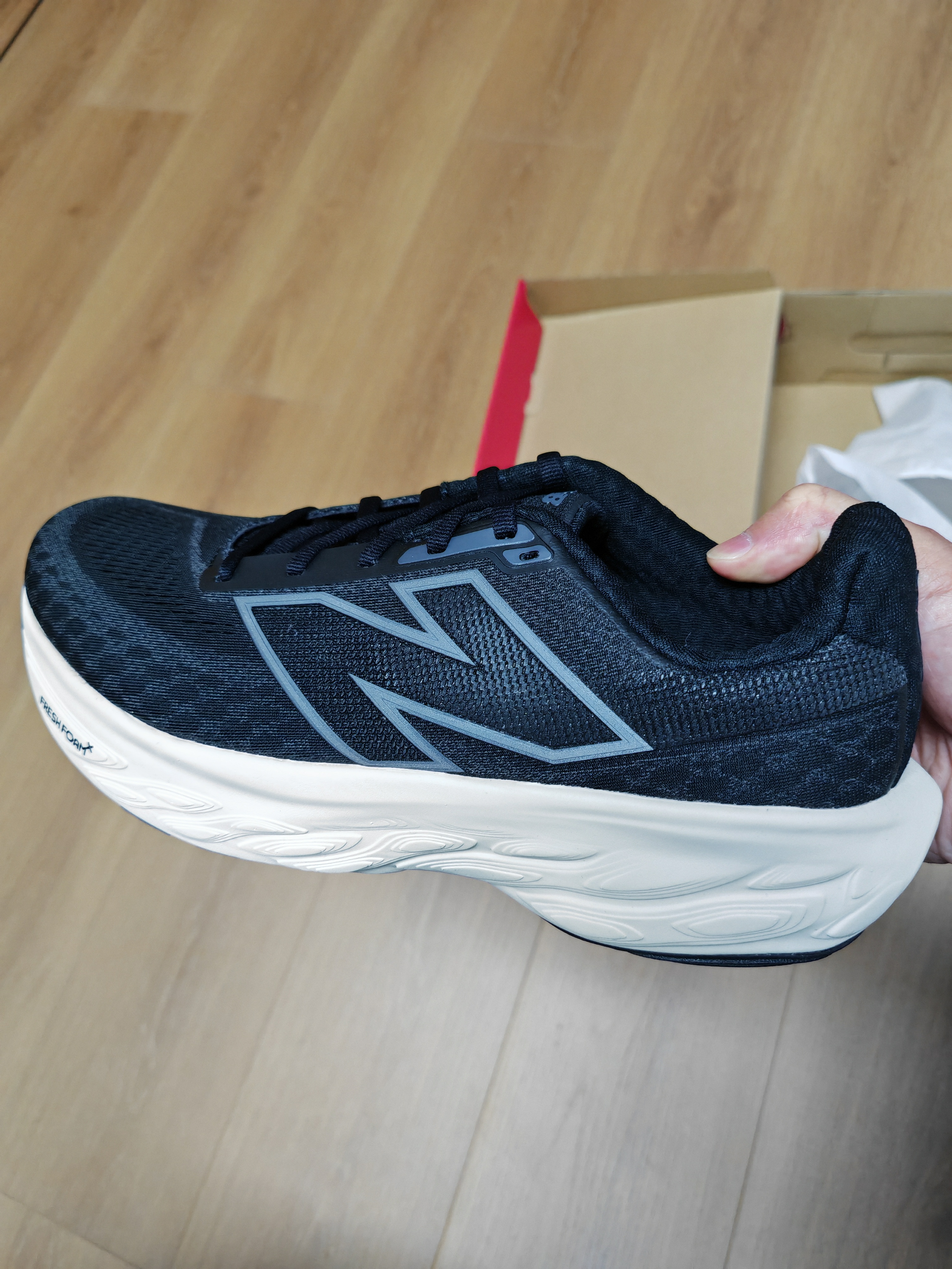 NEW BALANCE秋季男鞋1080 v14减震户外运动专业速度训练跑步鞋M1080B14 42 实拍图