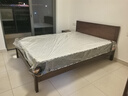 洛亚妮【24H云仓闪发】实木床100％纯实木1.5米单人床原木风主卧双人床 胡桃色床+20cm席梦思床垫+床柜1 1.5米*2米 实拍图