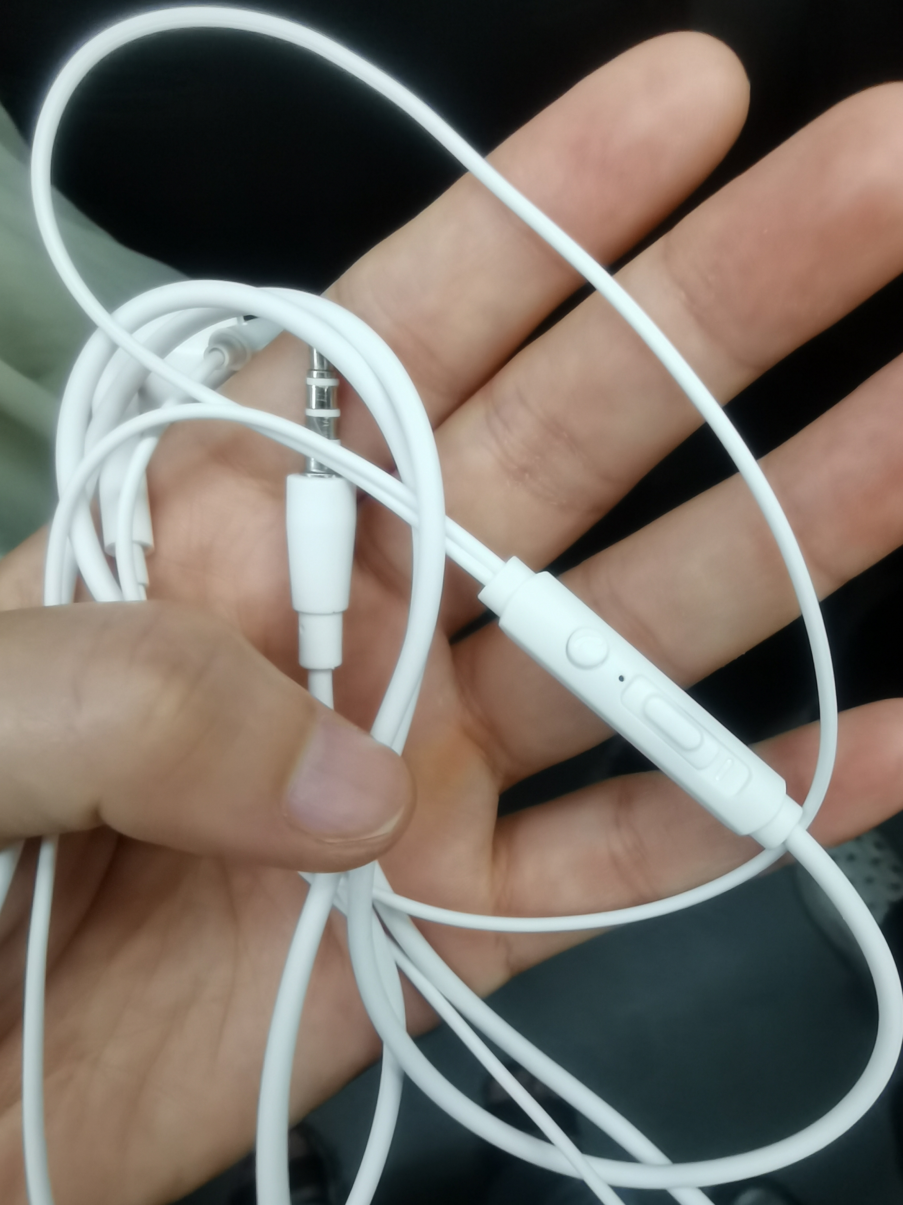 纽曼（Newmine）NM-LK06有线手机耳机音乐耳机半入耳式线控3.5mm接口电脑笔记本手机适用音量调节增强版 白色 实拍图