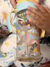 贝亲（Pigeon）防胀气 自然成长翻盖直饮吸管 大童奶瓶330ml 马戏团 18月+ AA279 实拍图