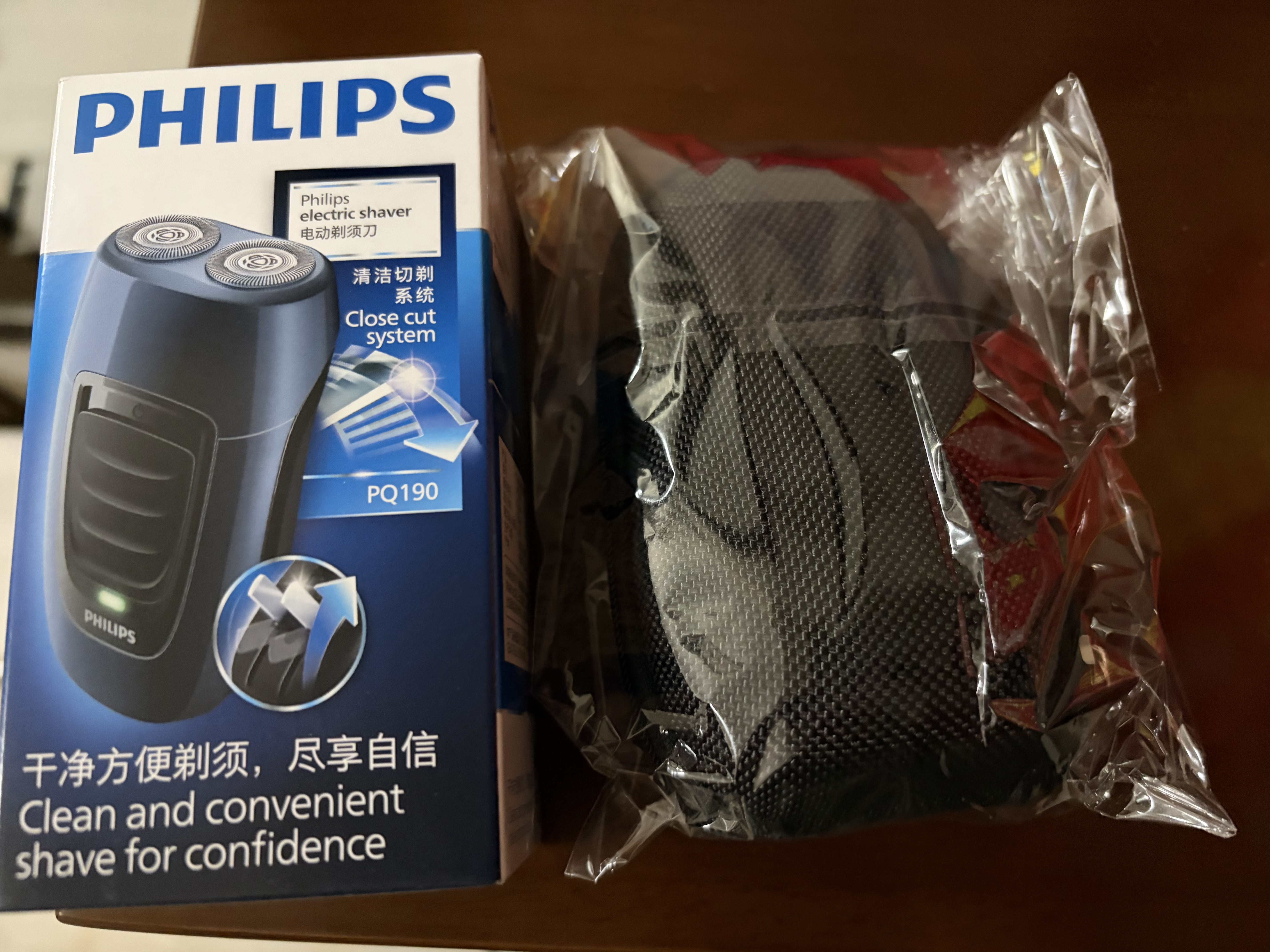 飞利浦（PHILIPS）剃须刀电动男士刮胡刀便携经典款 进口刀头电须刀 txd送老公送长辈生日礼物 经典充电款【PQ190官方标配】 实拍图