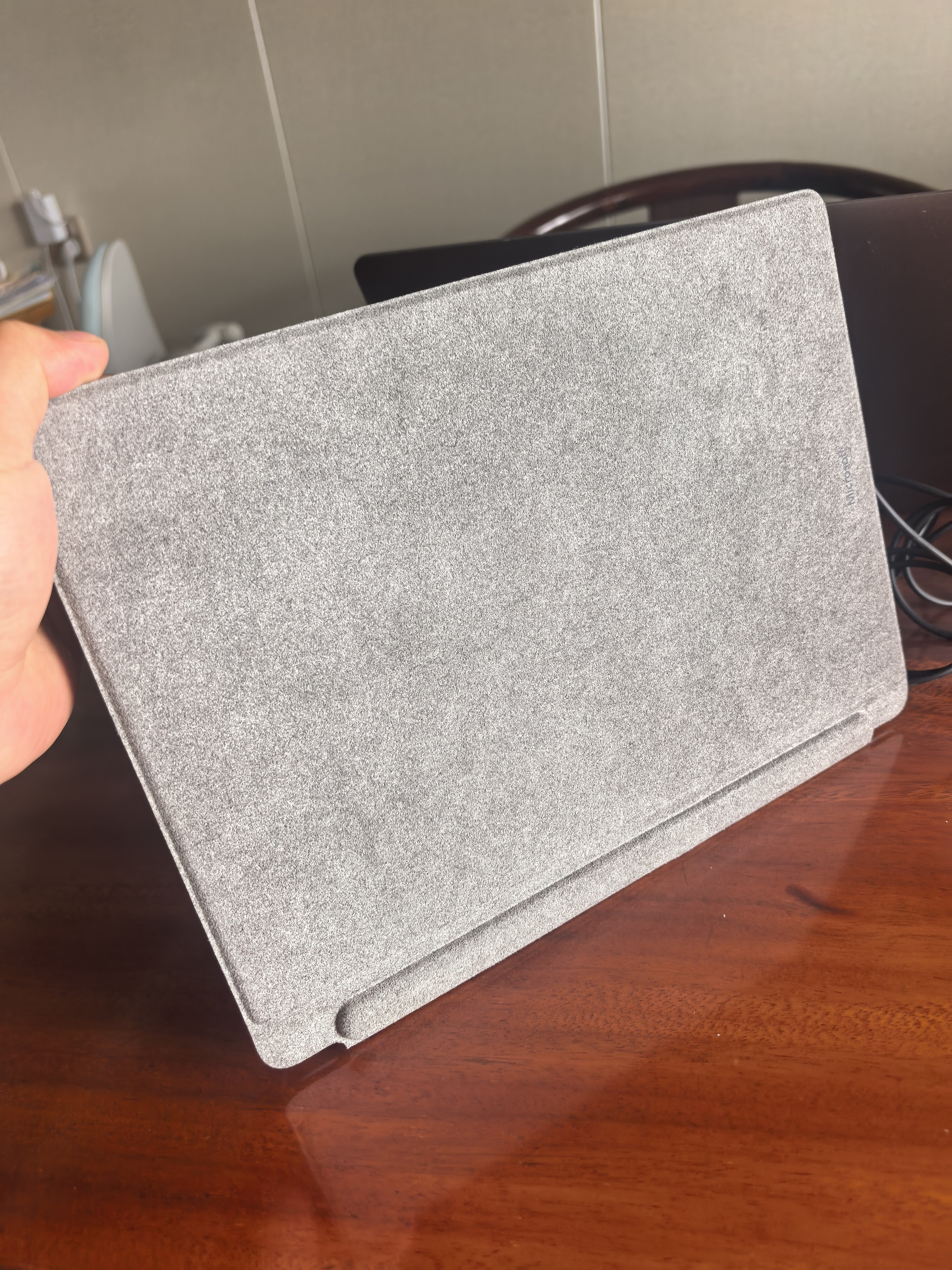 微软（Microsoft）Surface Pro 13英寸键盘盖 带超薄触控笔笔槽无笔 亮铂金 (适配Surface Pro 第12/11/9/8代单主机) 实拍图