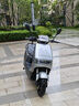 永久电动摩托车2025新款72V黑金石墨烯长续航NFC智能两轮电摩电动车 灰色/1200W/前碟后鼓 60V26A-全新黑金石墨烯-整车发货 实拍图