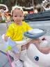 卡卡曼儿童电动扭扭车1-3-6岁可坐大人防侧翻手推溜溜车婴儿摇摇滑行车 【高配滑行款】棕 +音乐+餐盘+护栏+靠背+可转向推把 可手推男孩女孩宝宝儿童玩具车 实拍图