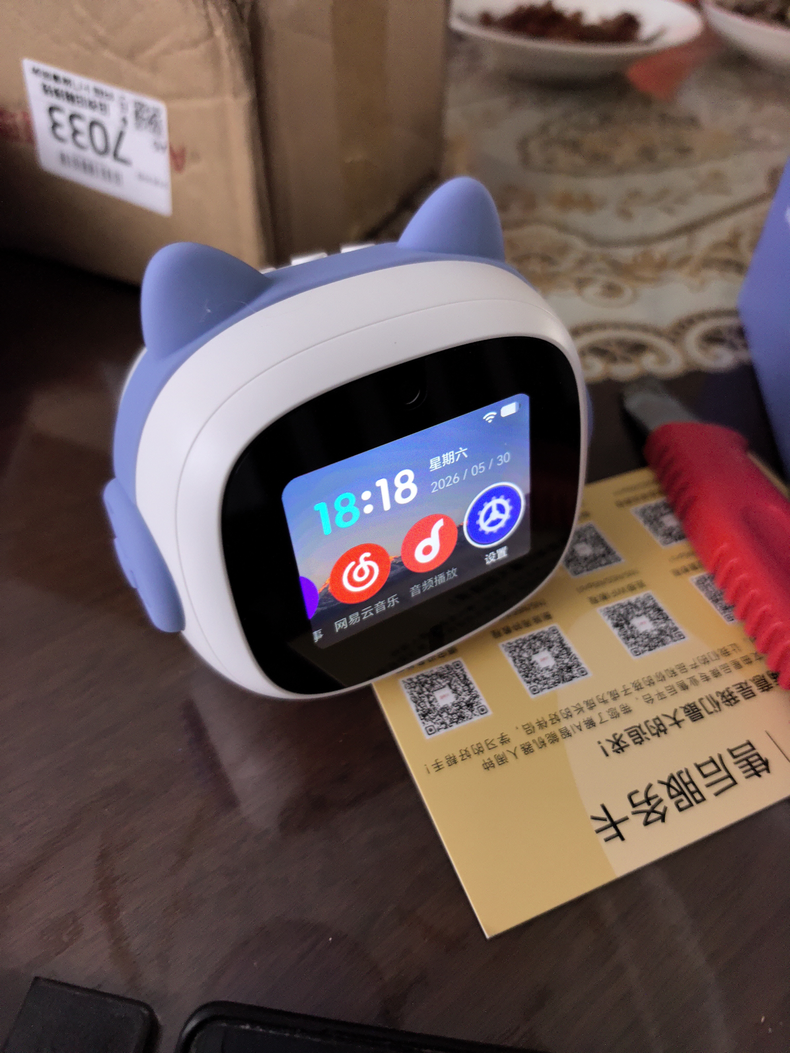 文曲星（WQX）ai时间宝机器人智能闹钟同步教材视频通话学生专用学习机开学礼物 N6pro蓝白【视频通话/免费更新同步教材】 语音电话/多个AI大模型/早教学习 实拍图