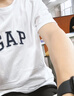 GAP男女装春季款纯棉字母logo短袖T恤常规上衣美版570044 白色 XS 美码 S亚洲码175/88A 【偏小，建议选大一码】 实拍图