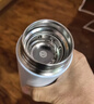 炊大皇保温杯 316L医用级不锈钢茶水分离商务便携保温杯 白色 490ml 实拍图