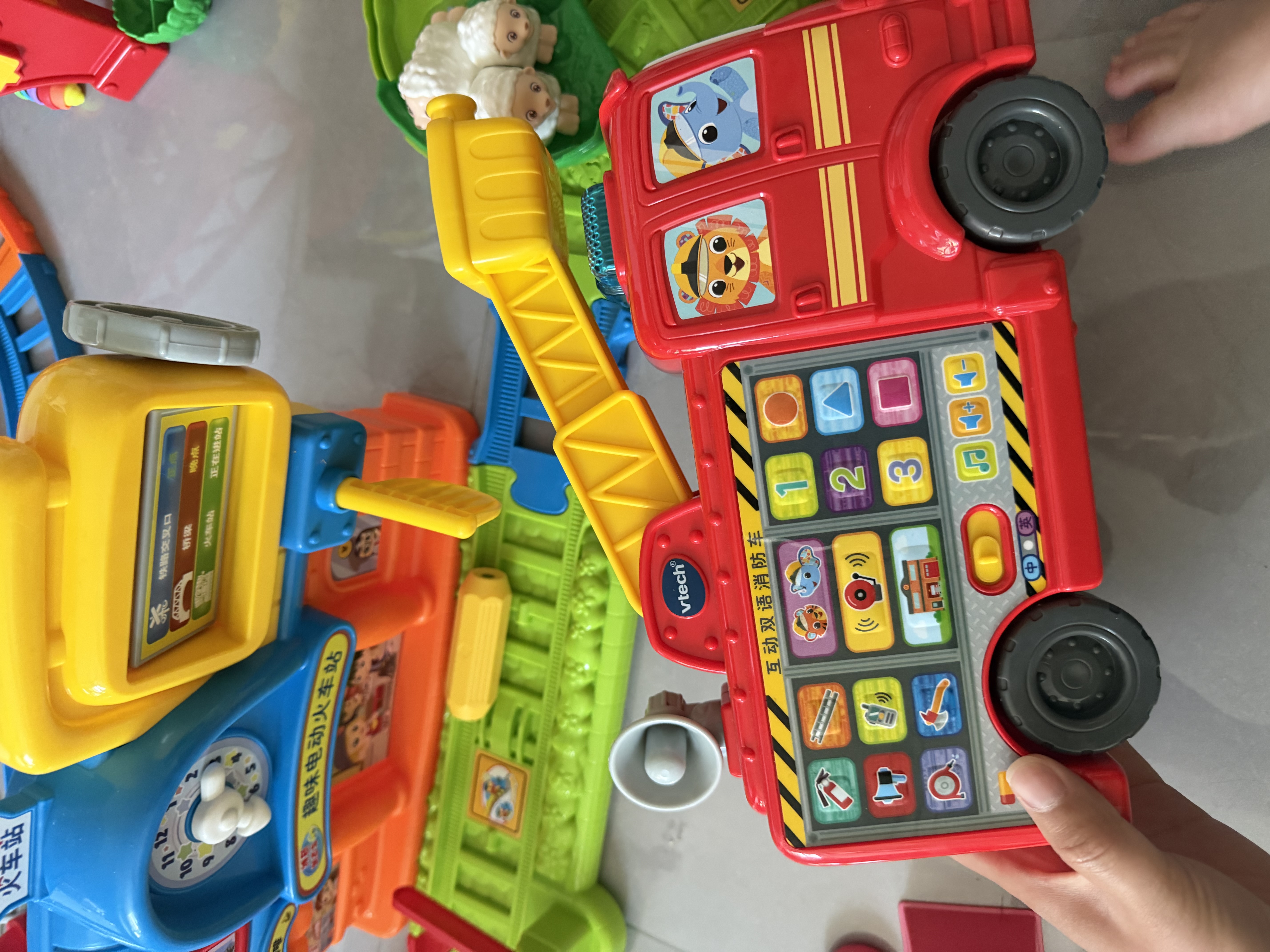 伟易达（Vtech）儿童玩具互动双语消防车数字形状音乐早教宝宝男孩女孩生日礼物 实拍图