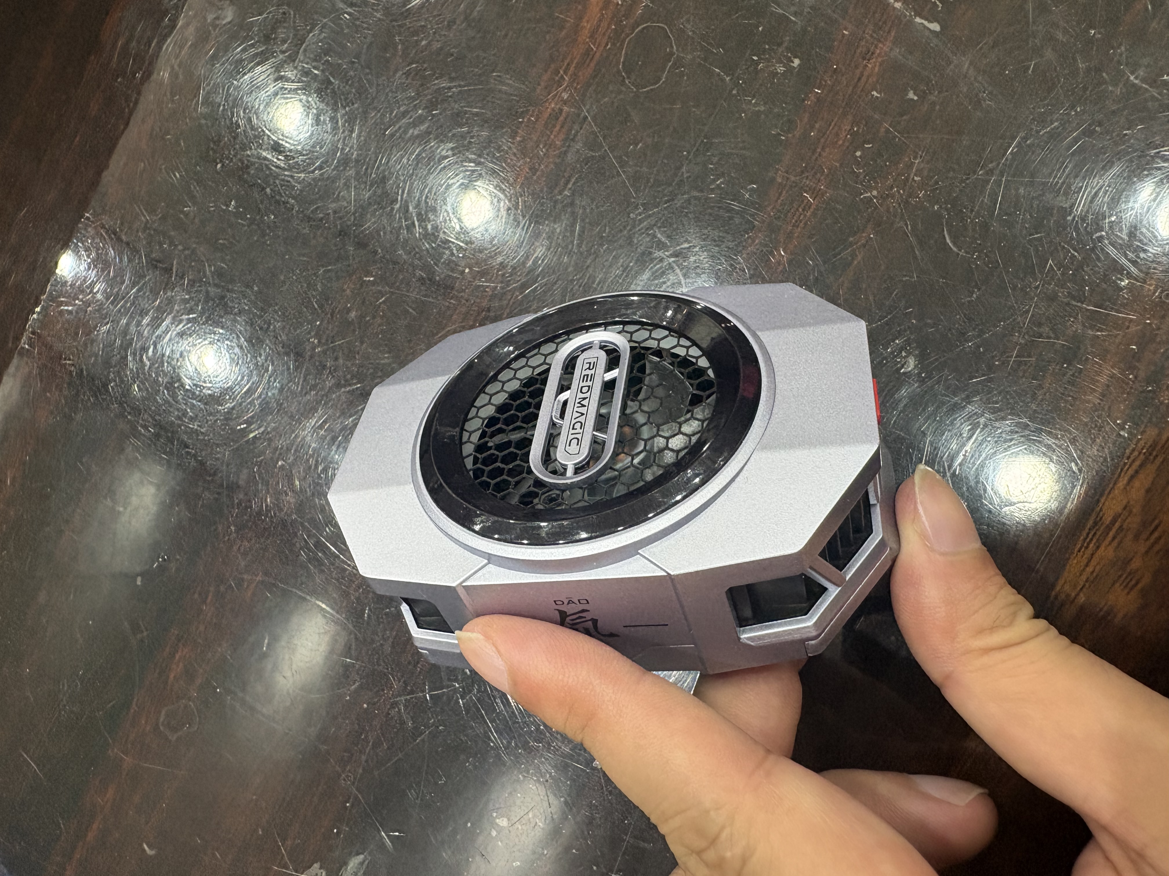 努比亚红魔散热器6 至高降温44℃ 游戏直播散热背夹手机降温神器智能温控超频制冷适用苹果17Pro黑鲨IQOO送礼 实拍图