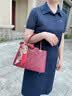 路易生活 LOUIS'S LIFE女包2026新款包包手提包女士妈妈包中年斜挎送老婆生日礼物礼盒装 红色【礼盒装】（送礼盒礼品袋） 长28cm 宽13cm 高20cm 实拍图