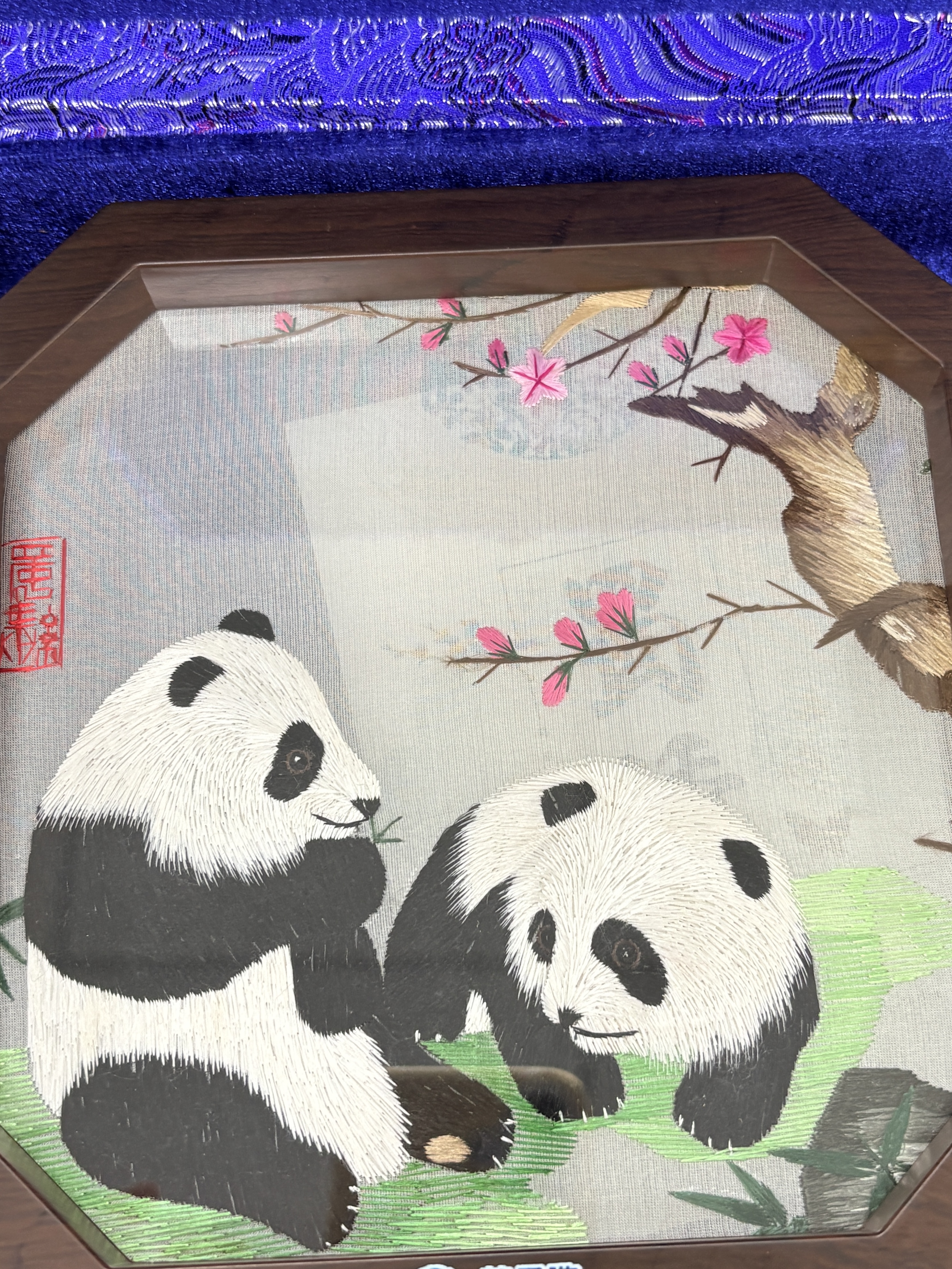 大熊猫锦绣织造府蜀绣双面熊猫刺绣摆件中国特色礼物送老外出国礼品成都伴手礼纪念 迎春梅熊猫手工双面蜀绣（jd发货） 实拍图
