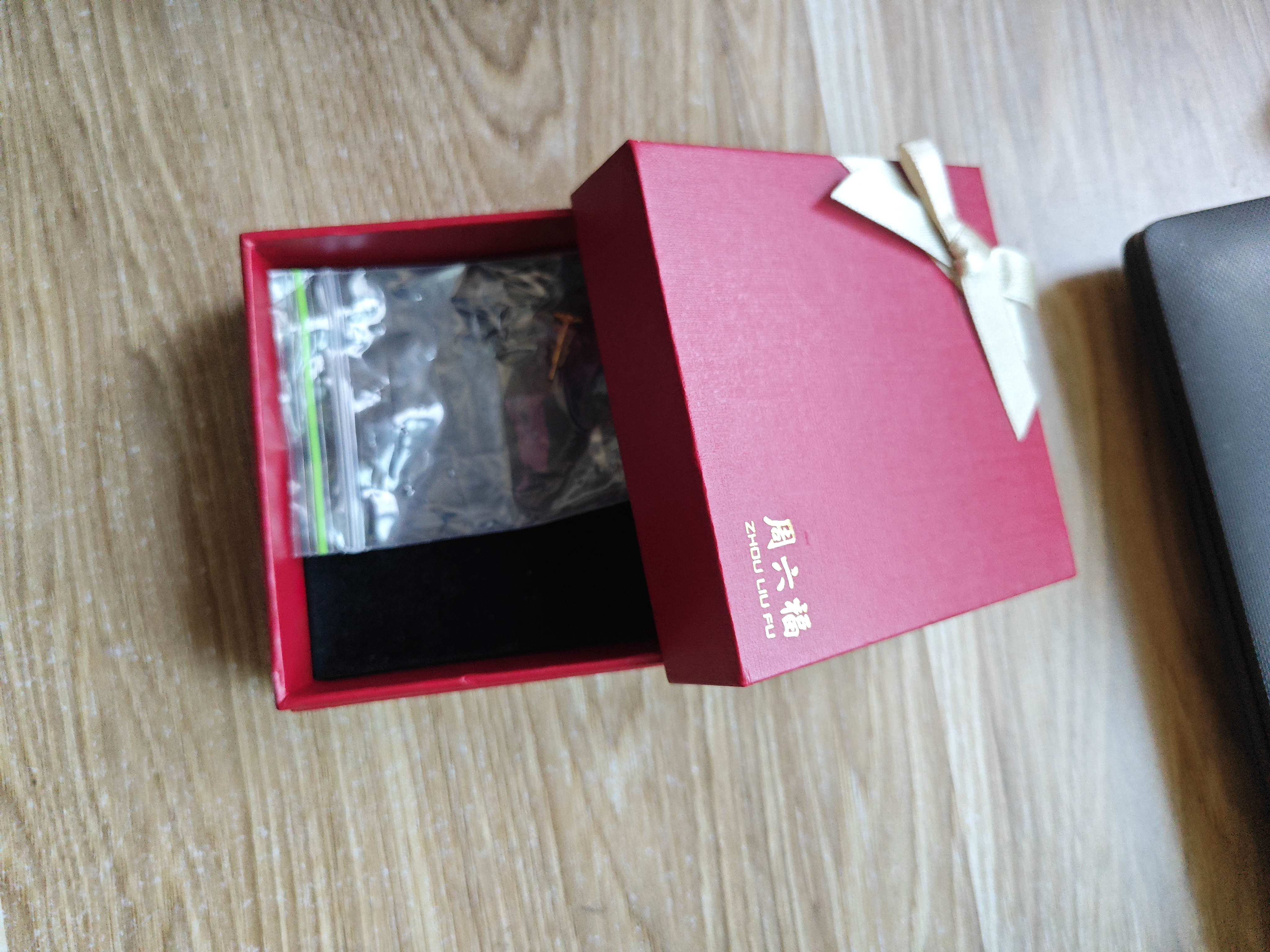 周六福朱槿花黄金耳钉足金999耳饰生日礼物计价 A0910969一对 约0.82g 实拍图