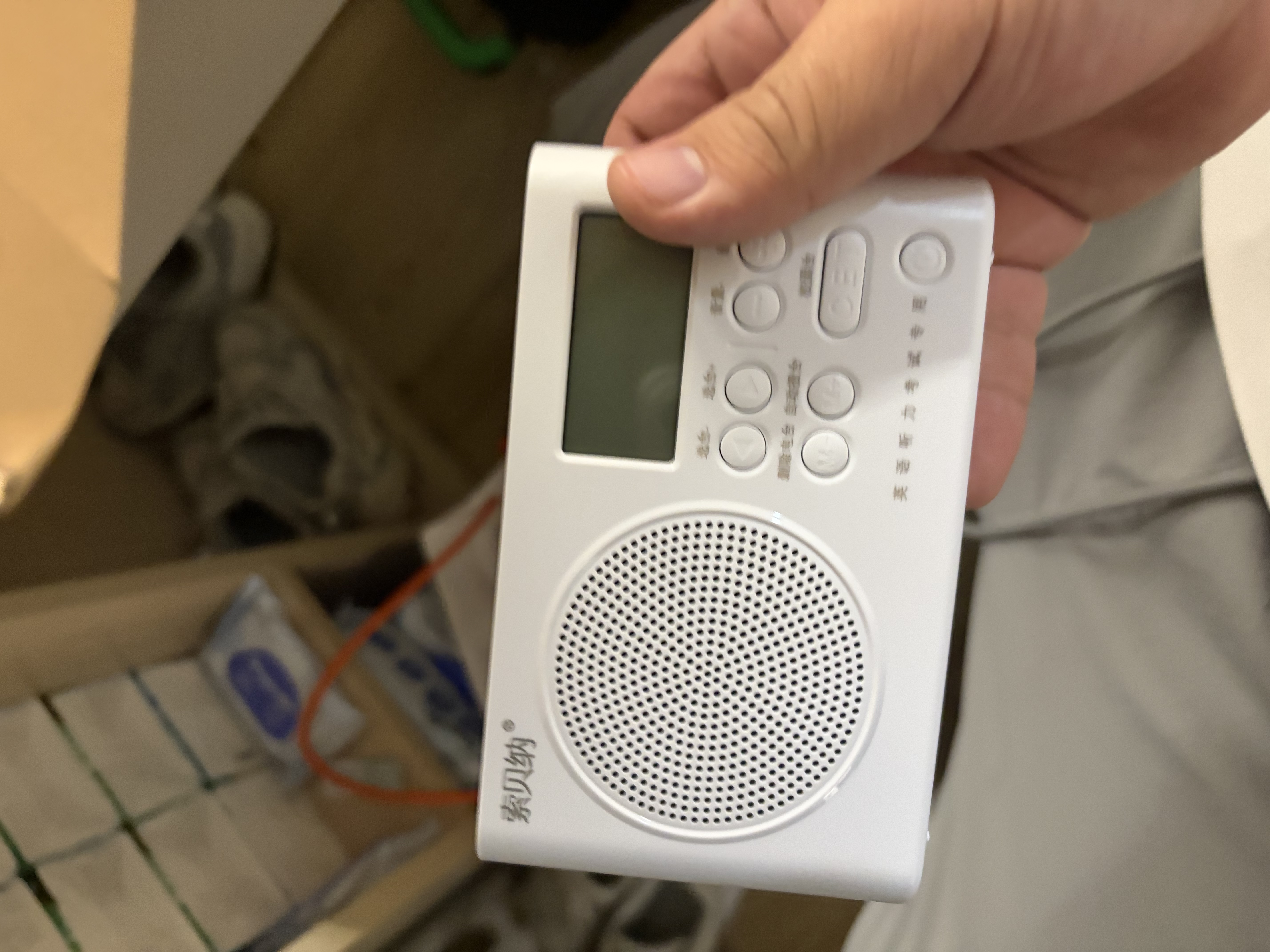 索贝纳英语四六级听力收音机四级六级考试专用大学校园FM调频广播46级高考三级ab级专四专八学生用接收机 电池款【时间电量显示】白色 实拍图
