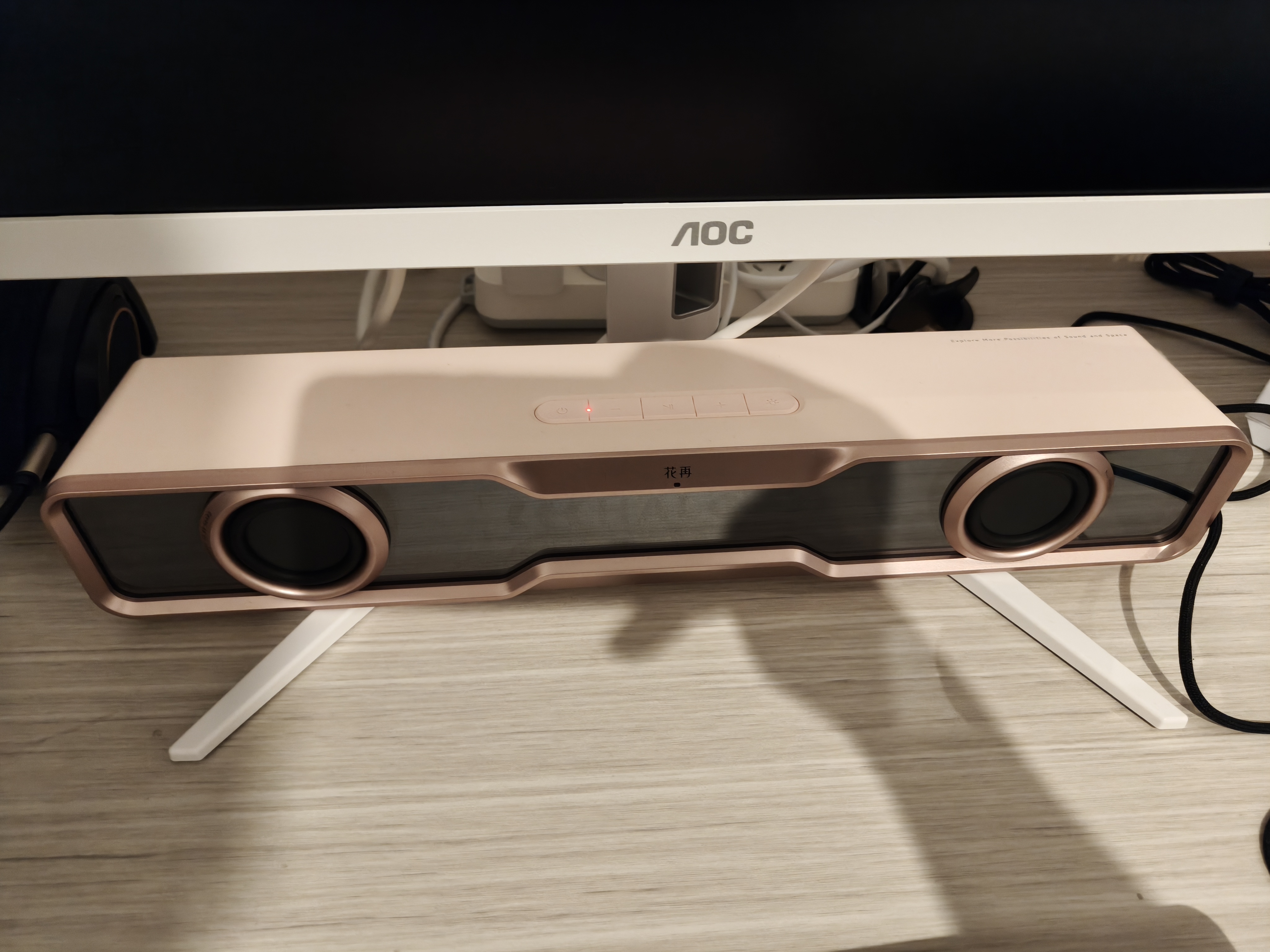 漫步者（EDIFIER）花再Halo SoundBar桌面蓝牙音箱炫彩深渊灯效音响游戏宿舍家用隐藏麦台式笔记本送男女友礼物 【影院级音质】樱花粉 实拍图