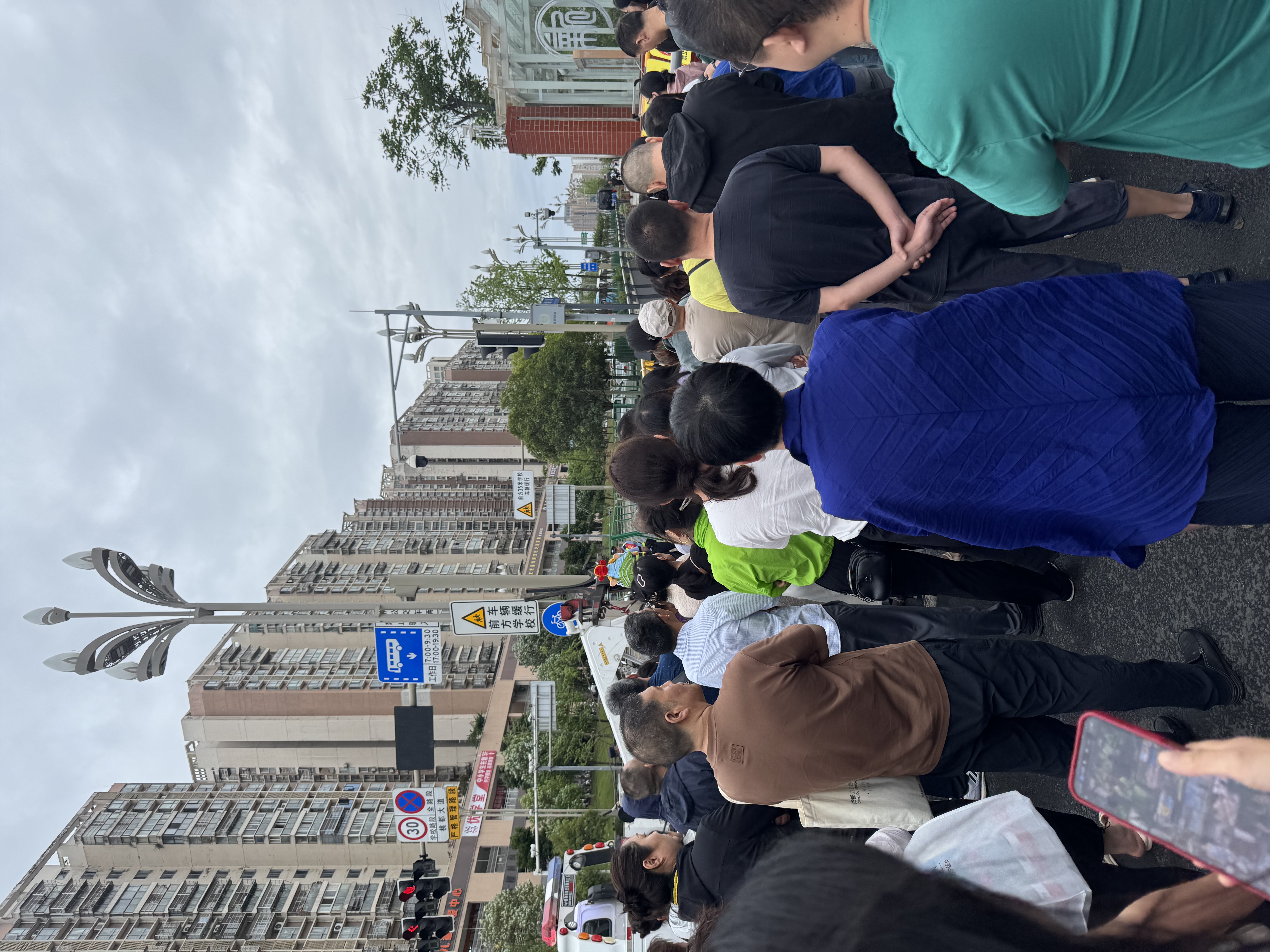 H&M男装女装T恤夏季透气圆领运动短袖内搭简约上衣正肩T恤0685816 白色 L 175/108 实拍图