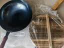 阎铁匠章丘炒锅铁锅轻便燃气灶炒菜锅无涂层正宗不易粘家用精铁已开锅  轻便镜面木把32厘米 32cm 实拍图