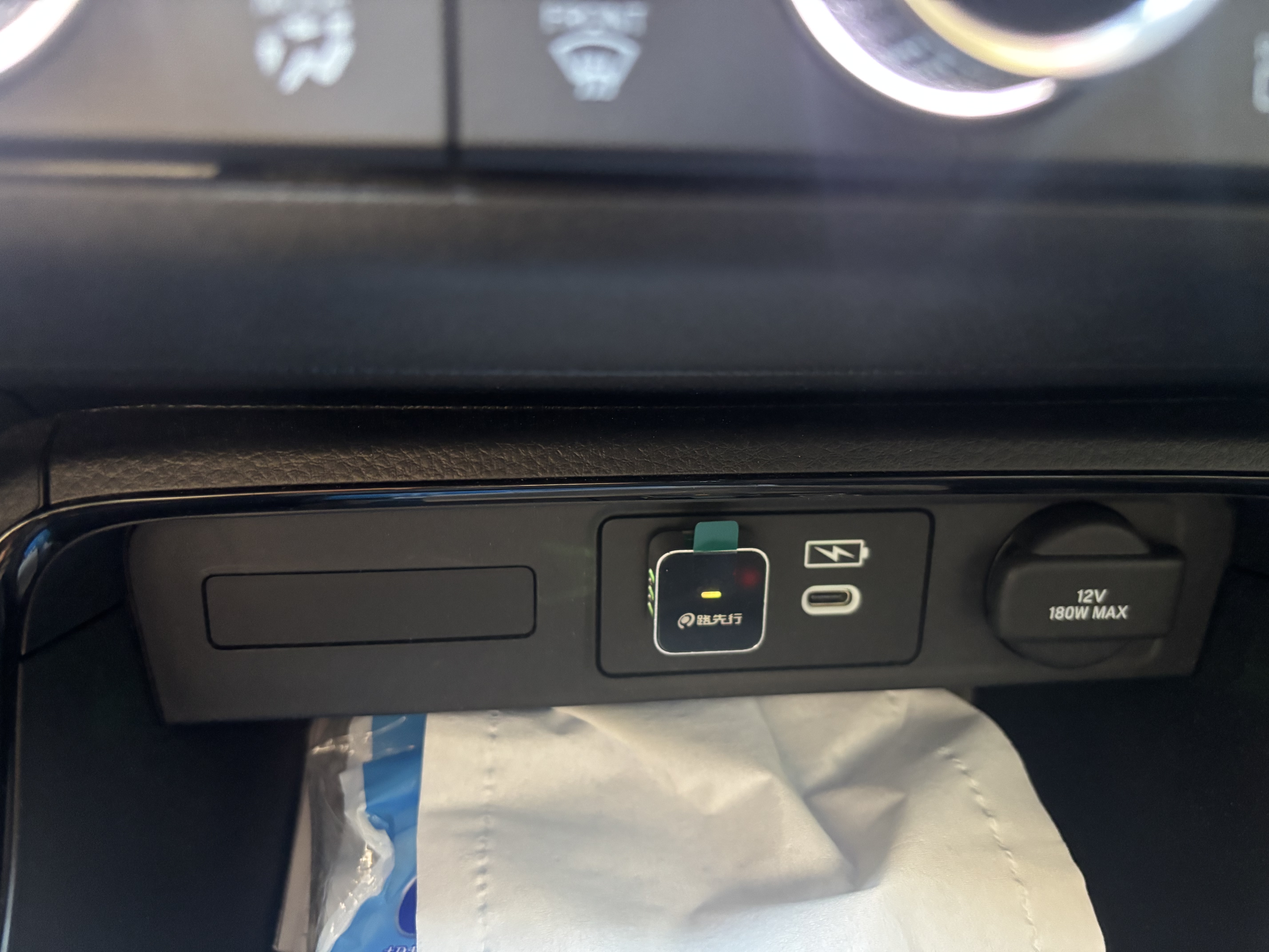 路先行适用华为HiCar盒子无线CarPlay奔驰奥迪大众互联多功能车载投屏器 【适用华为+苹果】S6A-USB接口 适用原车自带有线CarLife 实拍图