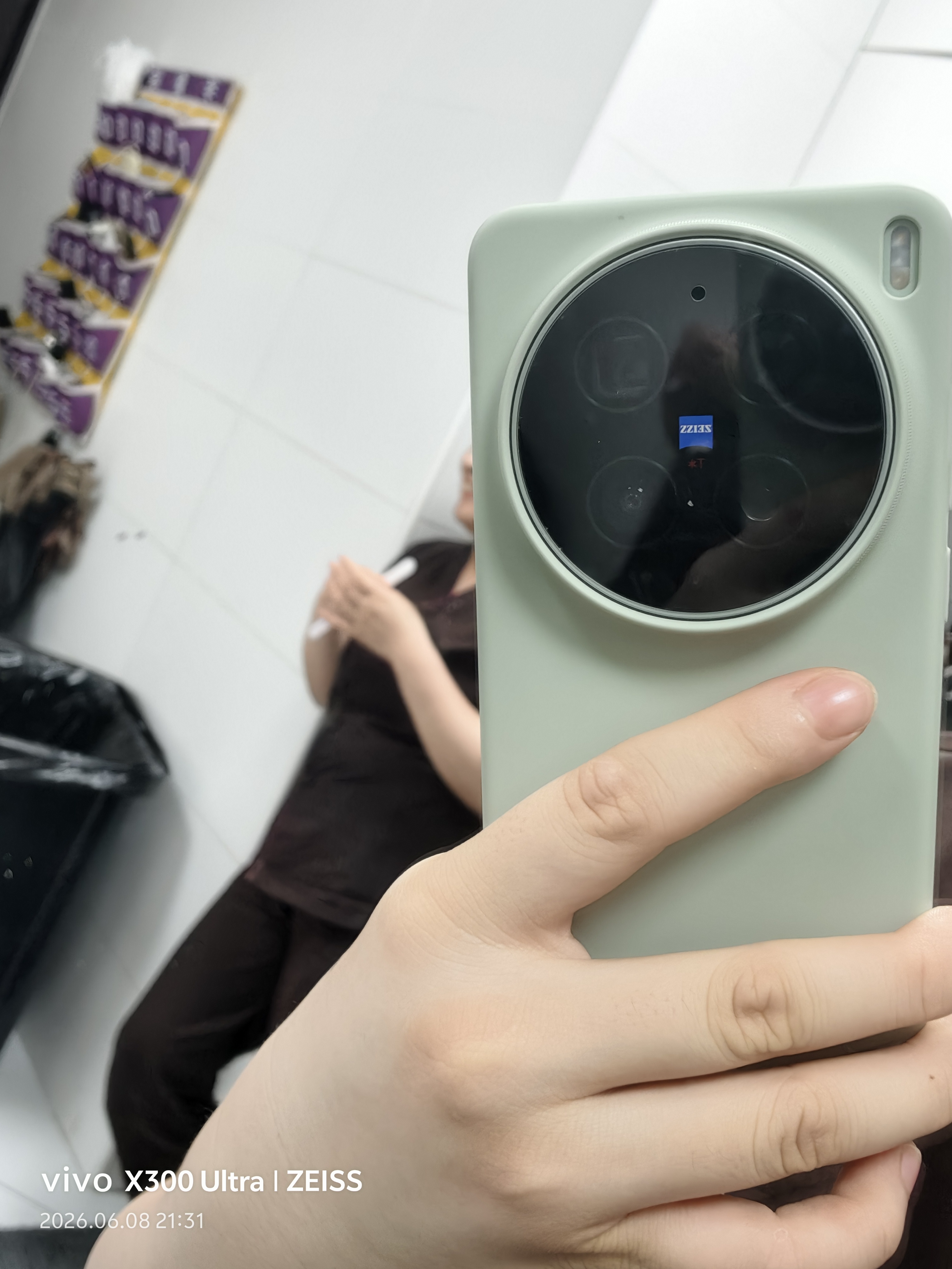 vivo X300 Ultra 蔡司大师镜头群 蓝图原色摄像头 2K蔡司大师色彩屏 新品拍照手机 胶片绿 16GB+512GB 官方标配 实拍图