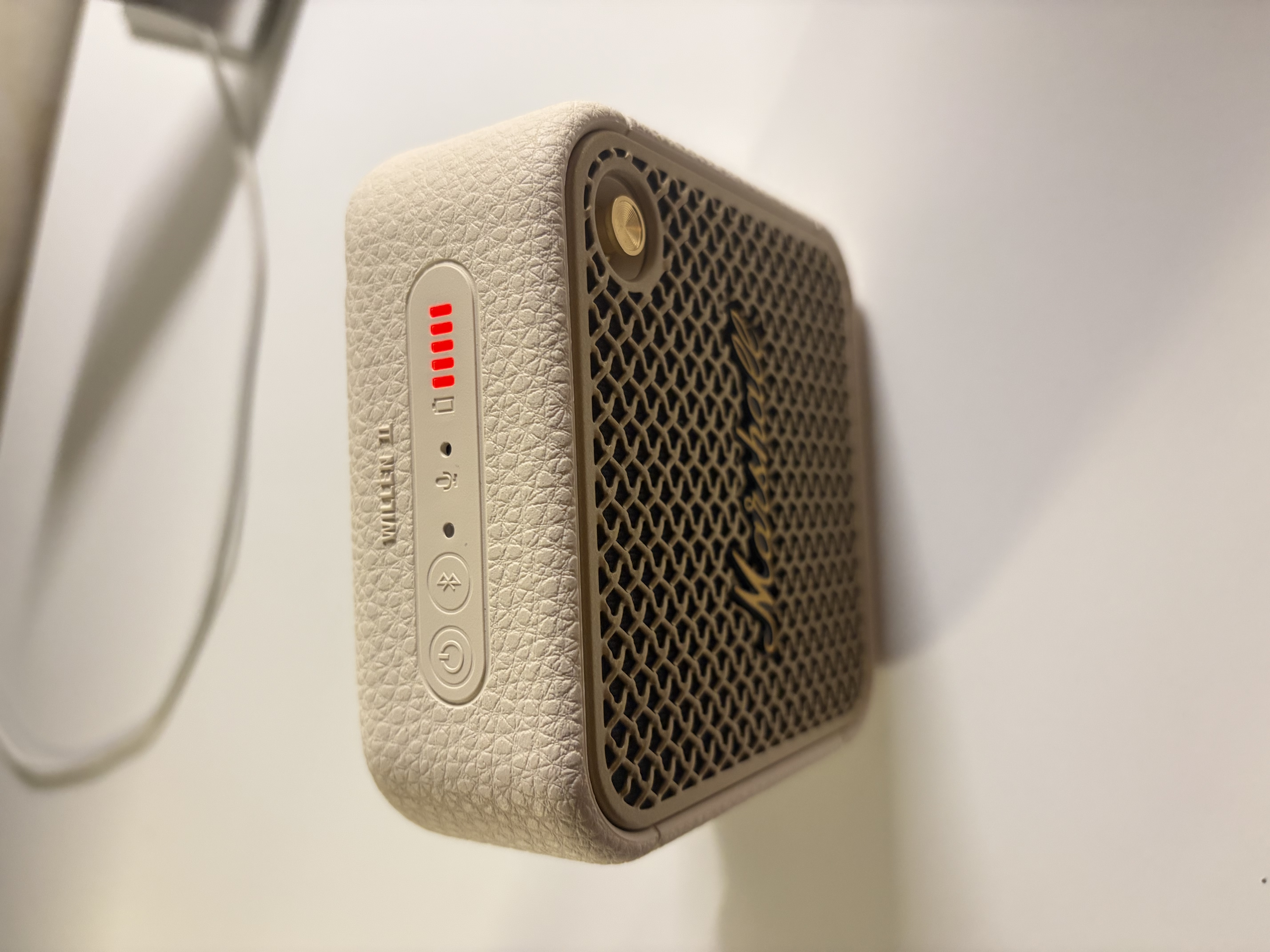 马歇尔（Marshall）WILLEN II无线蓝牙便携2代音箱 户外防尘防水迷你音响内置麦克风支持免提通话音箱长续航生日礼物 油彩白 实拍图