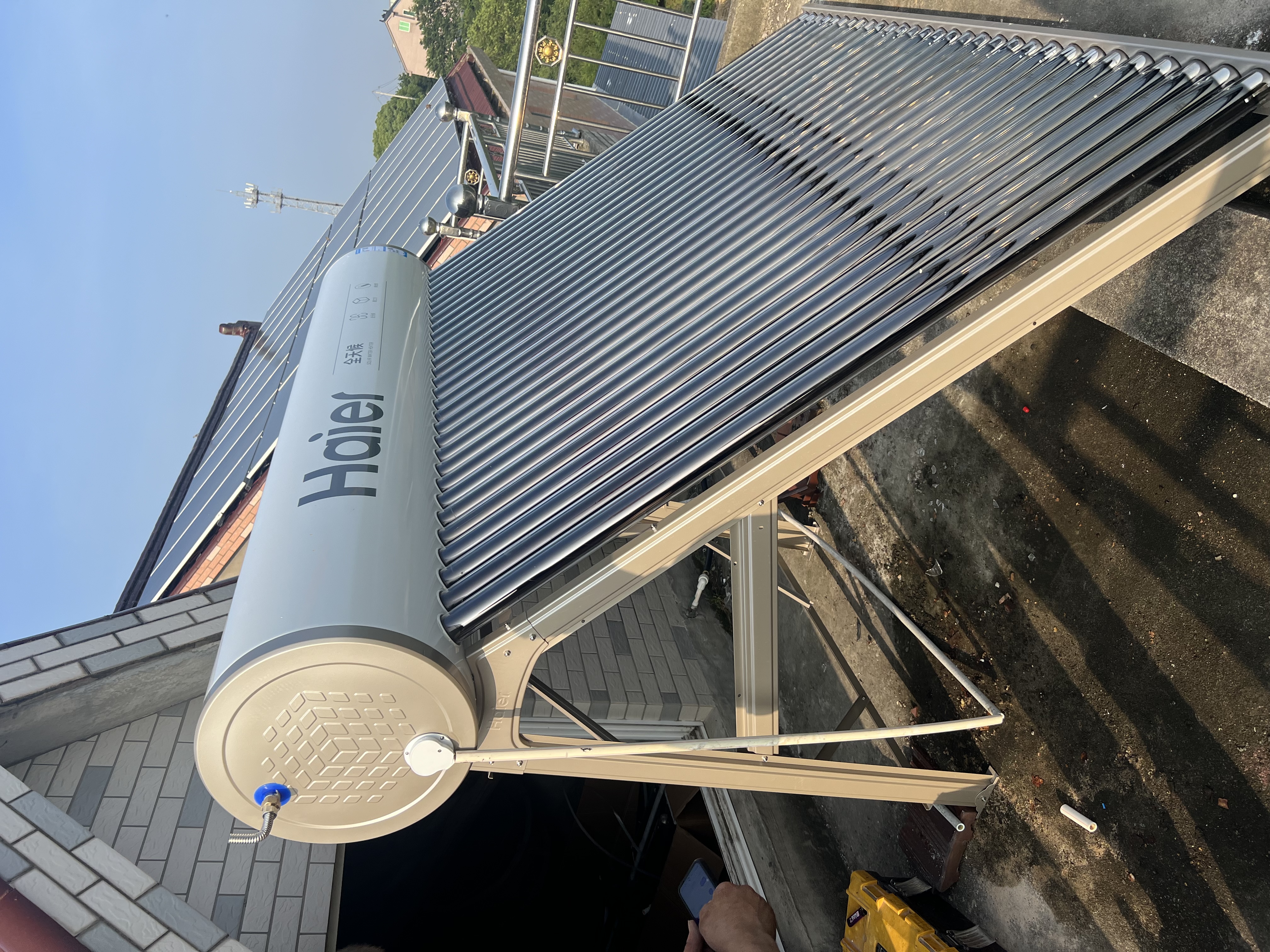 海尔（Haier）太阳能热水器家用255升一级能效自动定时上水 热水全天候WIFI电辅加热水箱升级 30管255升J7 实拍图