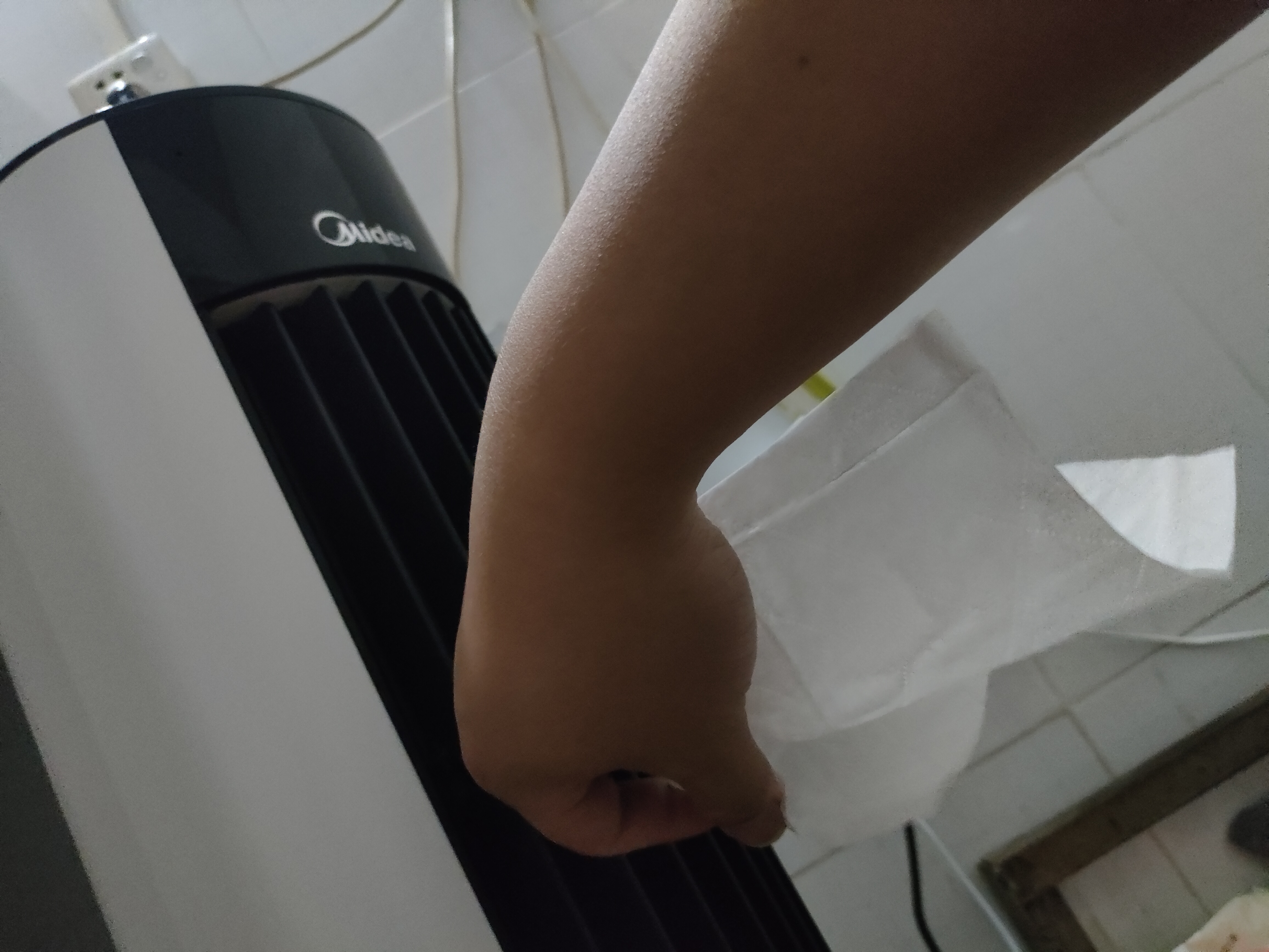 美的（Midea）空调扇制冷风扇家用冷风机客厅卧室立式水冷塔扇加湿降尘冷气机加水加冰降温凉风机 【智能风随温变】语音+小程序双控 实拍图