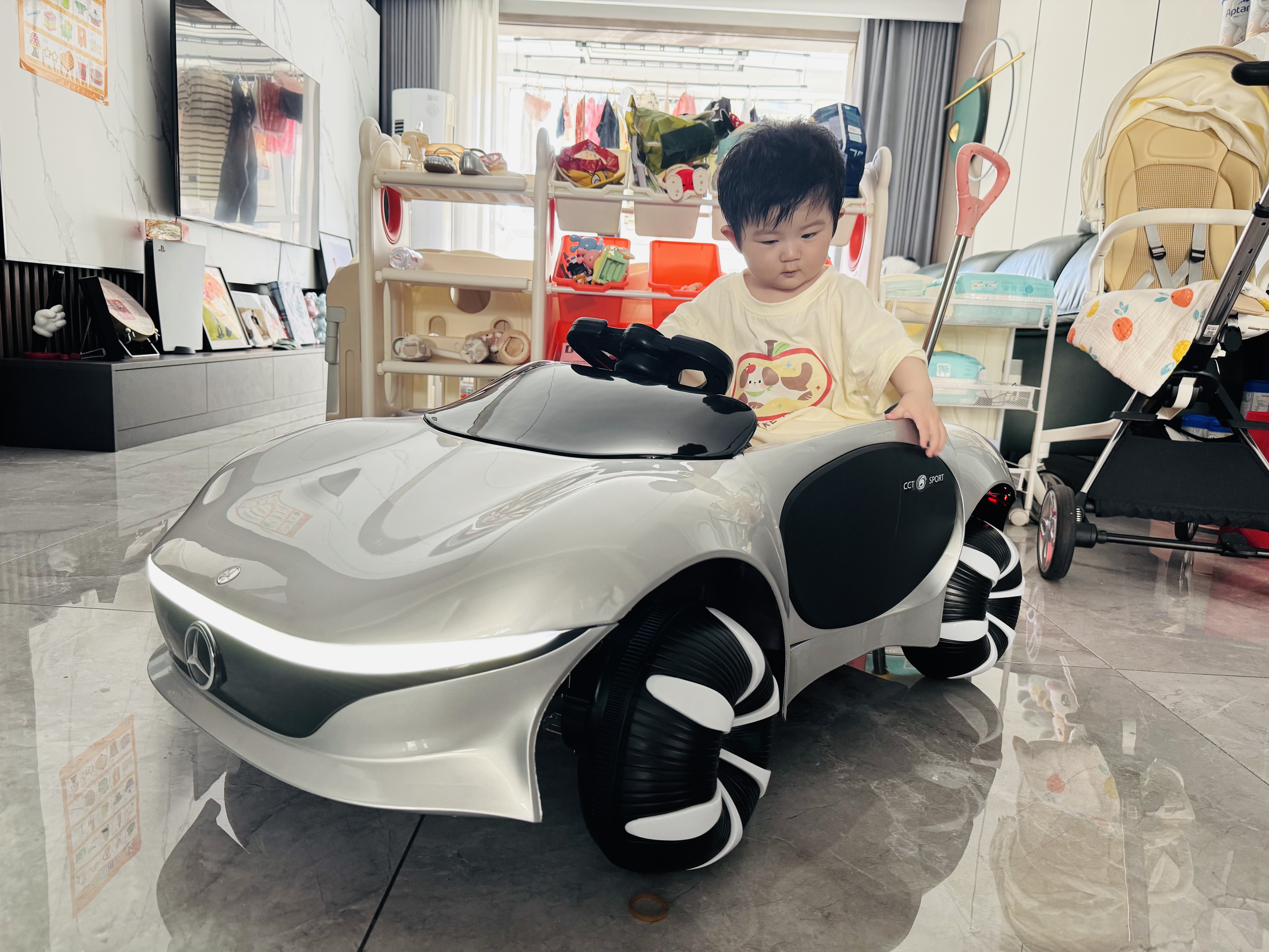 WORK BABY儿童奔驰电动车四轮汽车1-7岁带遥控宝宝男女小孩玩具可坐人礼物 烤漆银+四驱皮座+轮灯遥控+锂电 电力驱动 实拍图