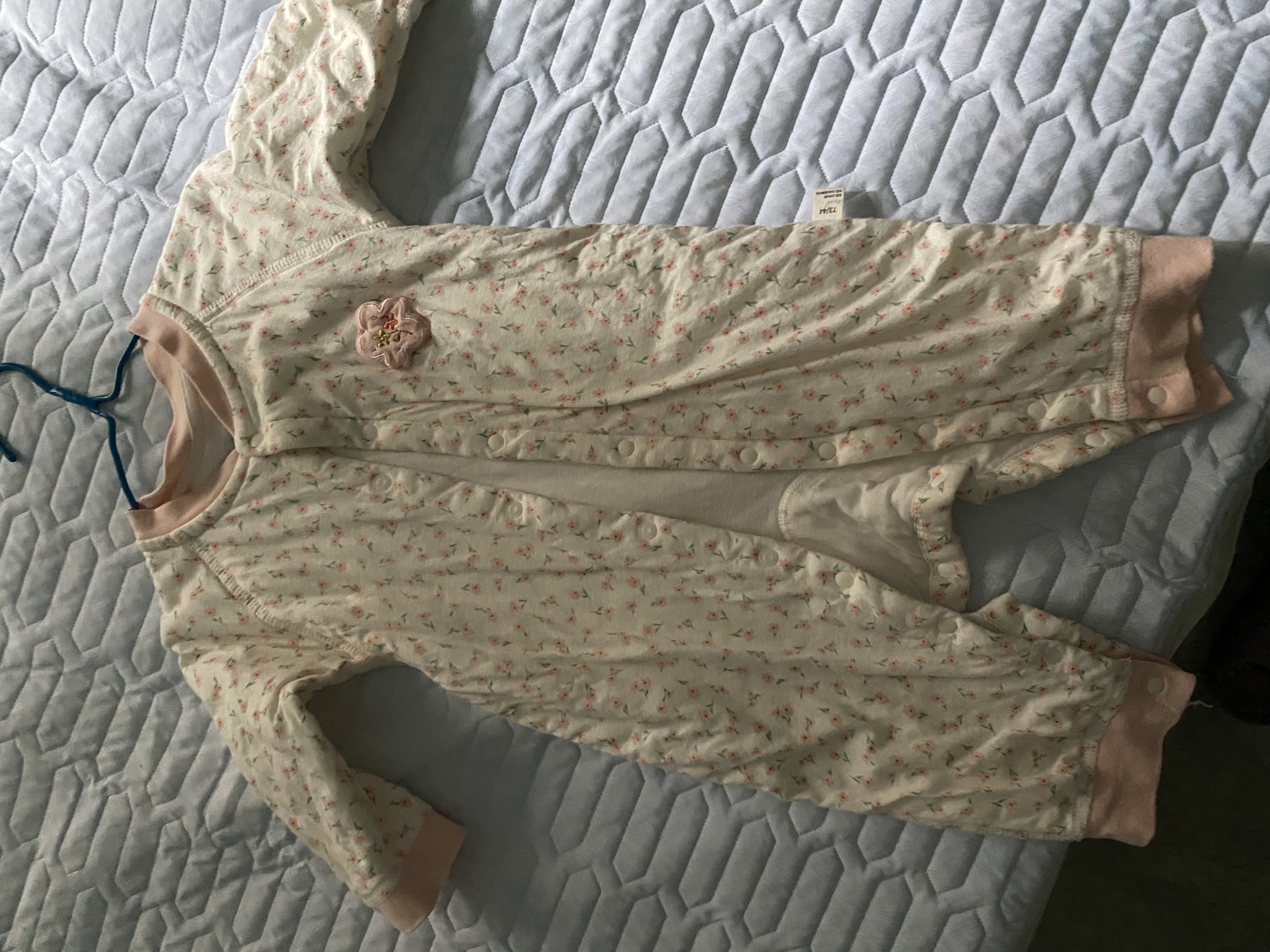 婧麒（JOYNCLEON）秋冬婴儿连体衣新生男女宝宝夹棉衣服无骨哈衣爬服小月龄睡衣 粉色碎花【40g棉连体衣】 73cm  【6-9个月建议体重7.2-9kg】 实拍图