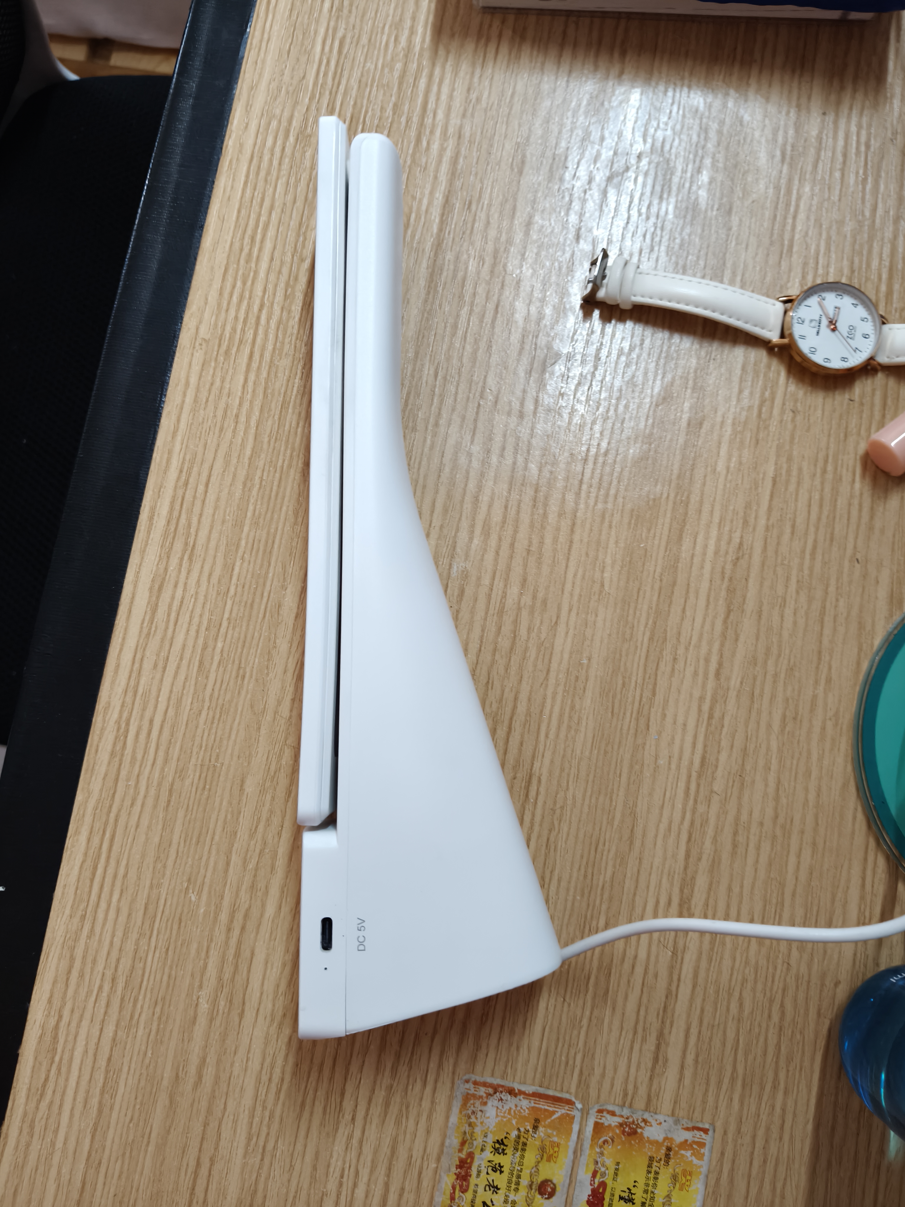 松下（Panasonic） led护眼充电台灯致稳大学生书桌宿舍学习小台风灯儿童阅读床头灯 致稳充插两用台灯白色HHLT0348L 实拍图
