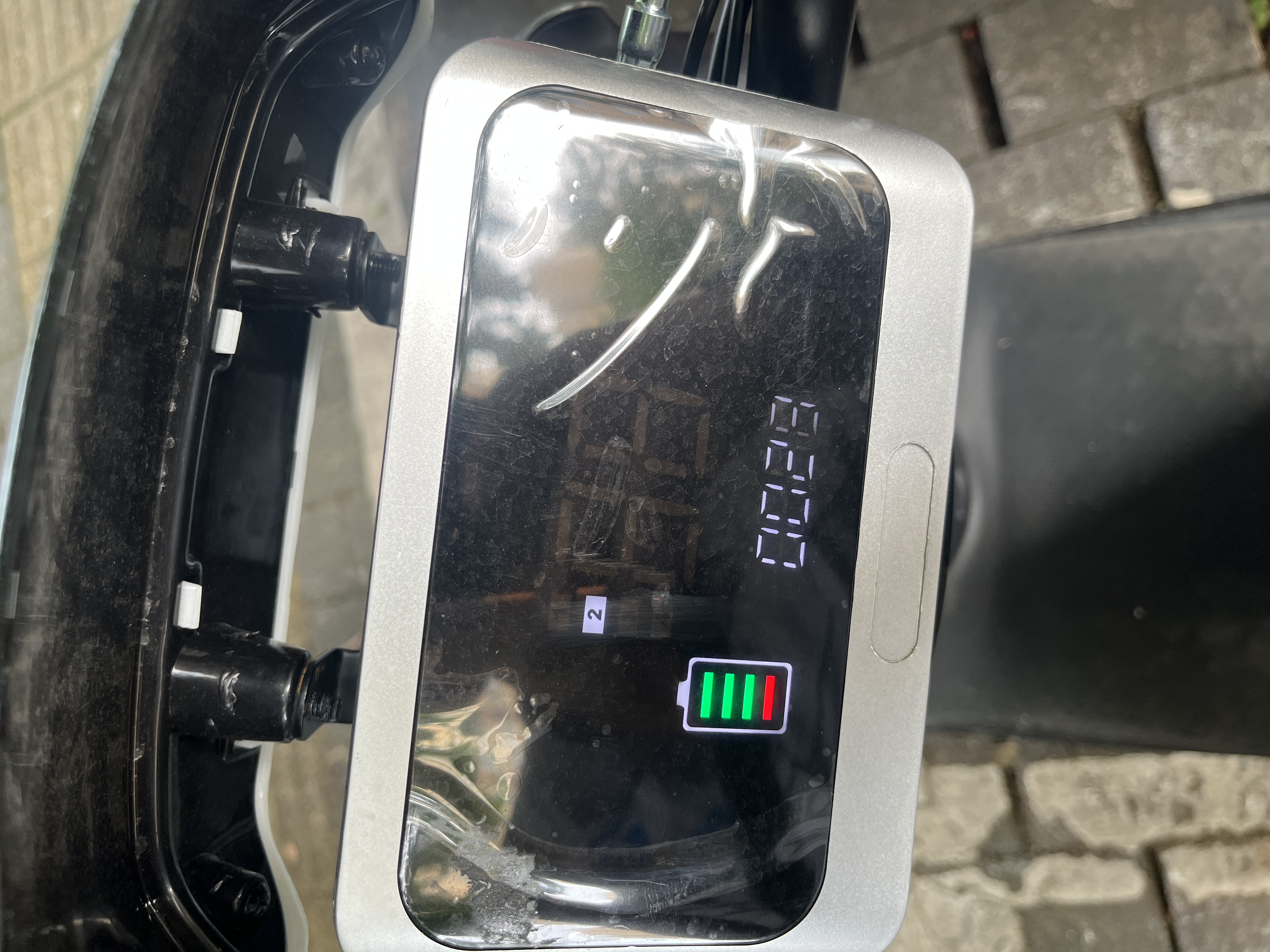 永久电动摩托车2025新款72V黑金石墨烯长续航NFC智能两轮电摩电动车 灰色/1800W/双碟刹 72V26A-全新黑金石墨烯-整车发货 实拍图