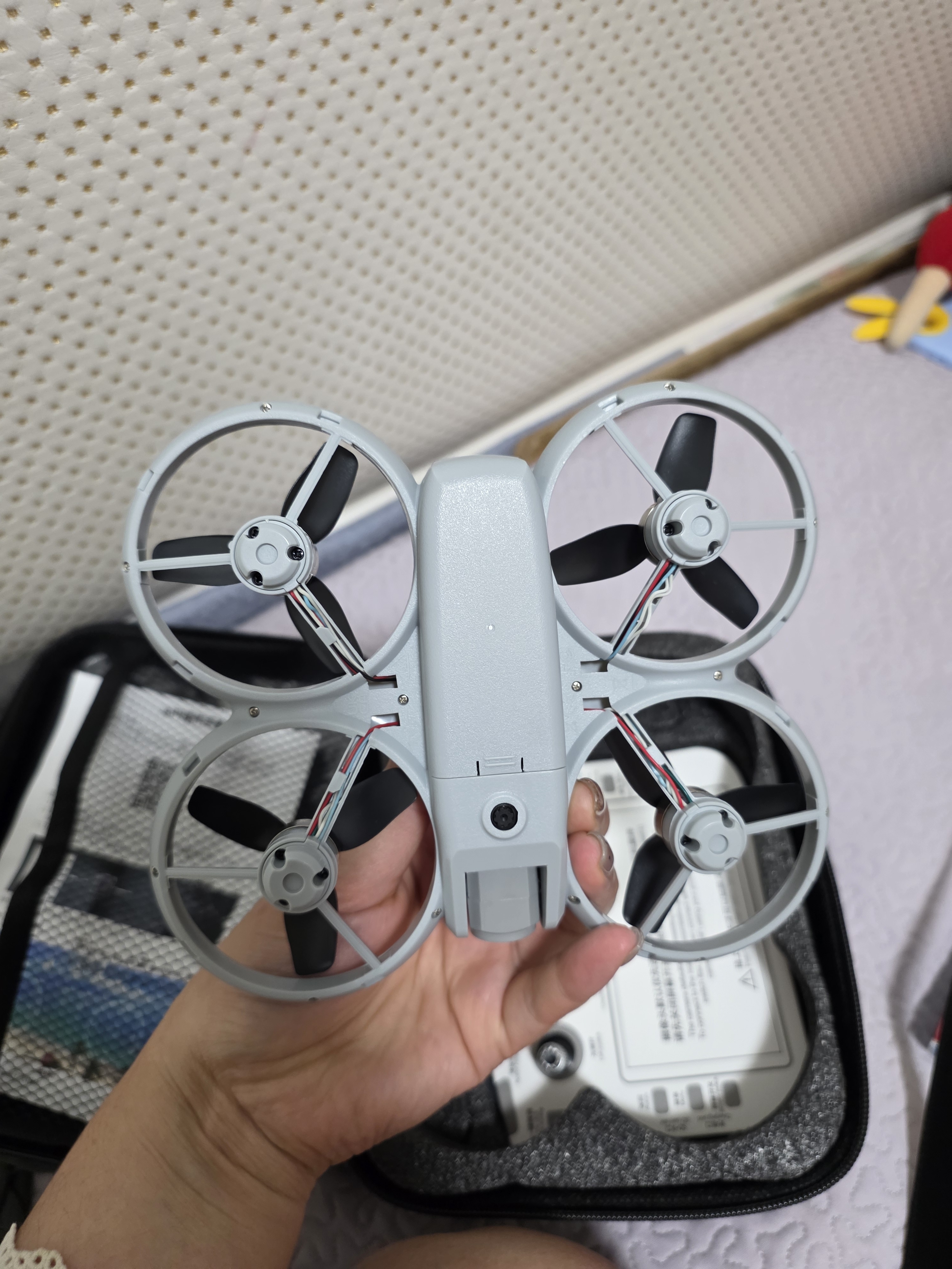 科学怪兽非大疆无人机高清大屏航拍穿越遥控飞机玩具男孩生日礼物照相机 实拍图