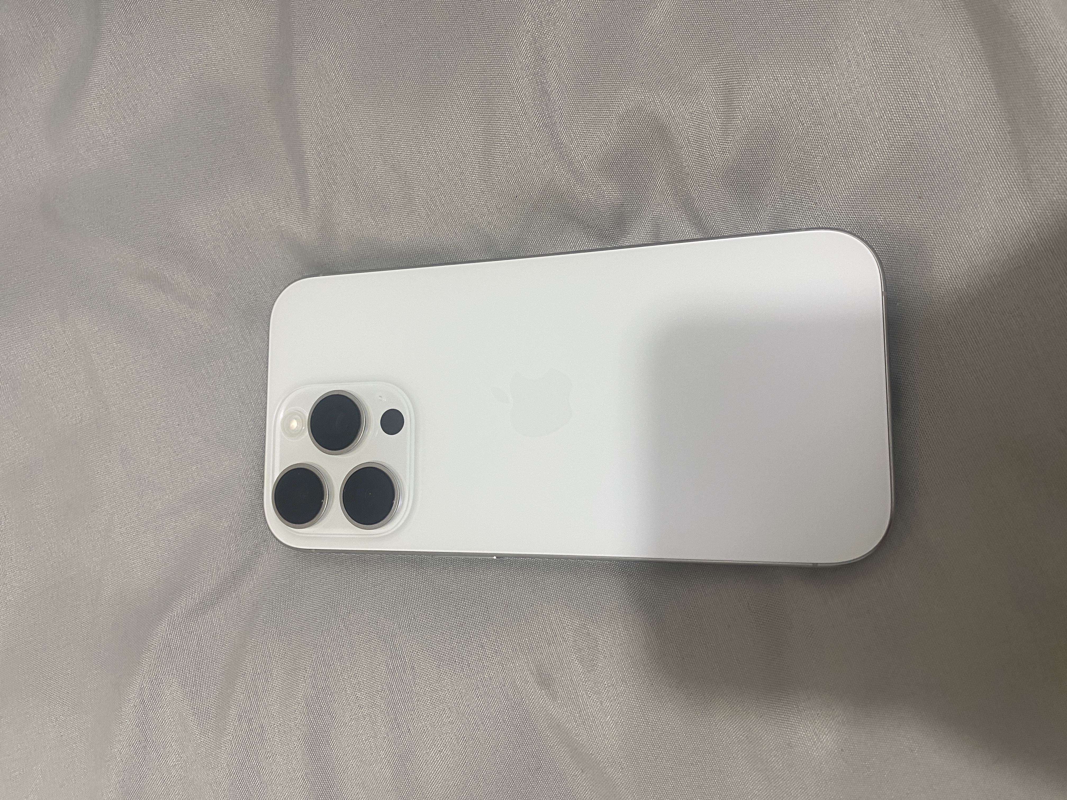 Apple【限时补贴 直营优惠400】苹果iPhone16系列 iPhone 16 Pro Max 全网通5G 旗舰性能苹果手机 苹果16Pro 白色钛金属 128GB 公开版+超长质保+配件礼包 实拍图