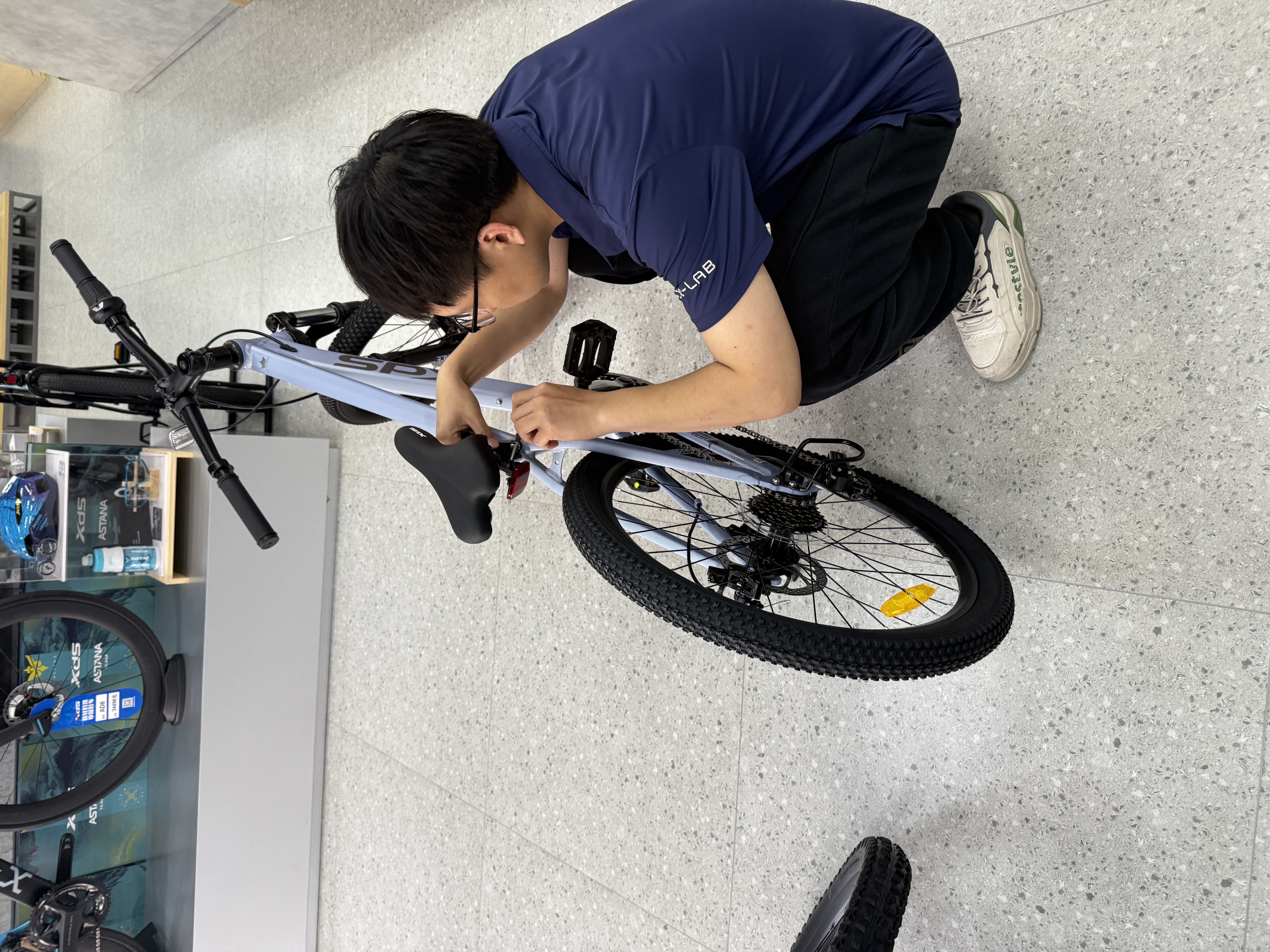 喜德盛（xds）青少年山地自行车小王子镁骑士24寸禧玛诺减震前叉机械碟刹学生车 小王子-碟刹-浅灰蓝/深灰银 实拍图