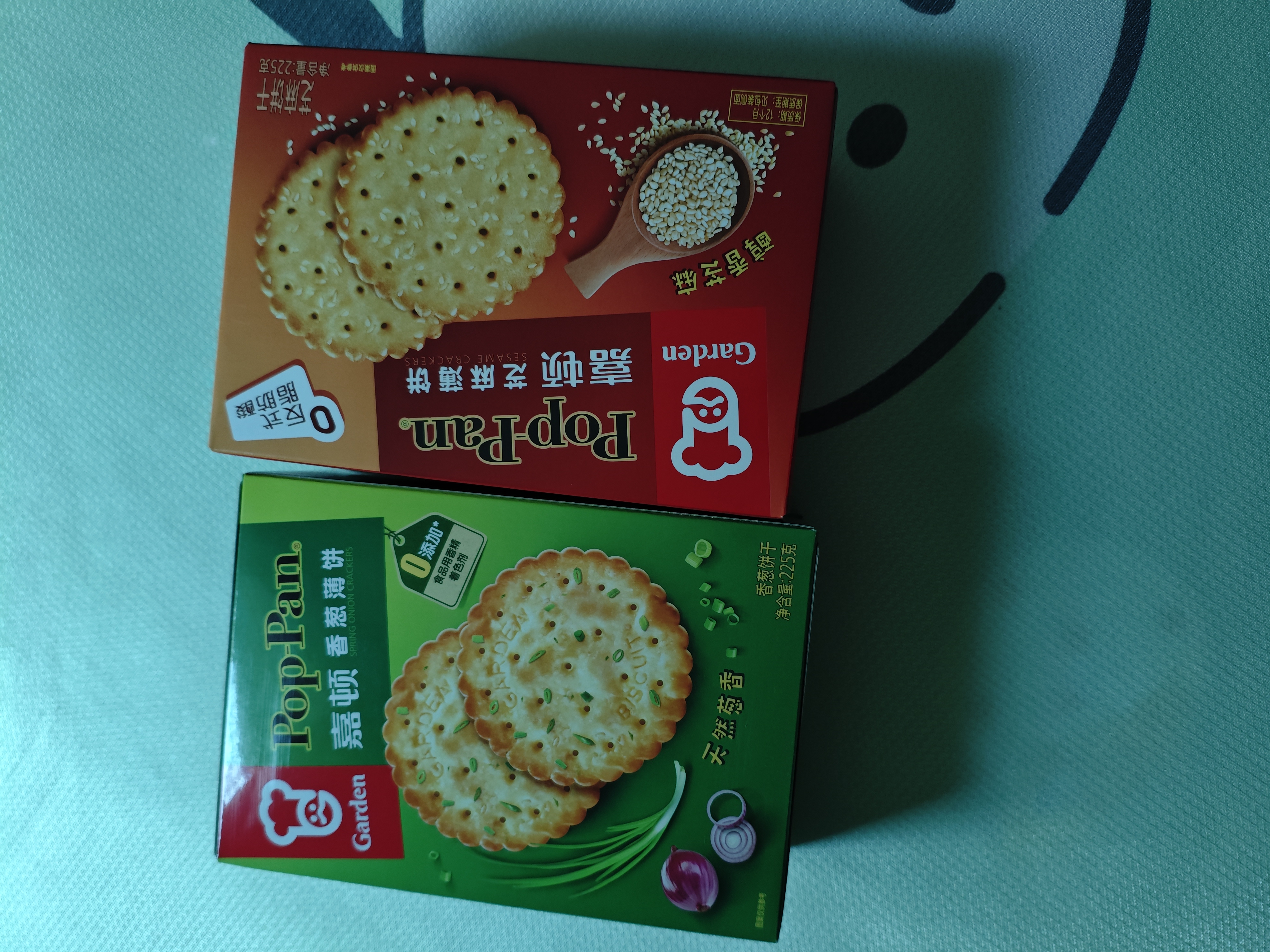 嘉顿（Garden） 香葱薄饼225g芝麻薄脆饼干休闲零食网红下午茶零食饼干 香葱+芝麻混合口味（450g） 实拍图