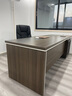 见贤办公桌老板桌总裁桌简约现代新款办公家具新中式板式大班台主管桌经理桌电脑桌办公桌椅写字台套装 1.6米老板桌（含色卡一块） 实拍图