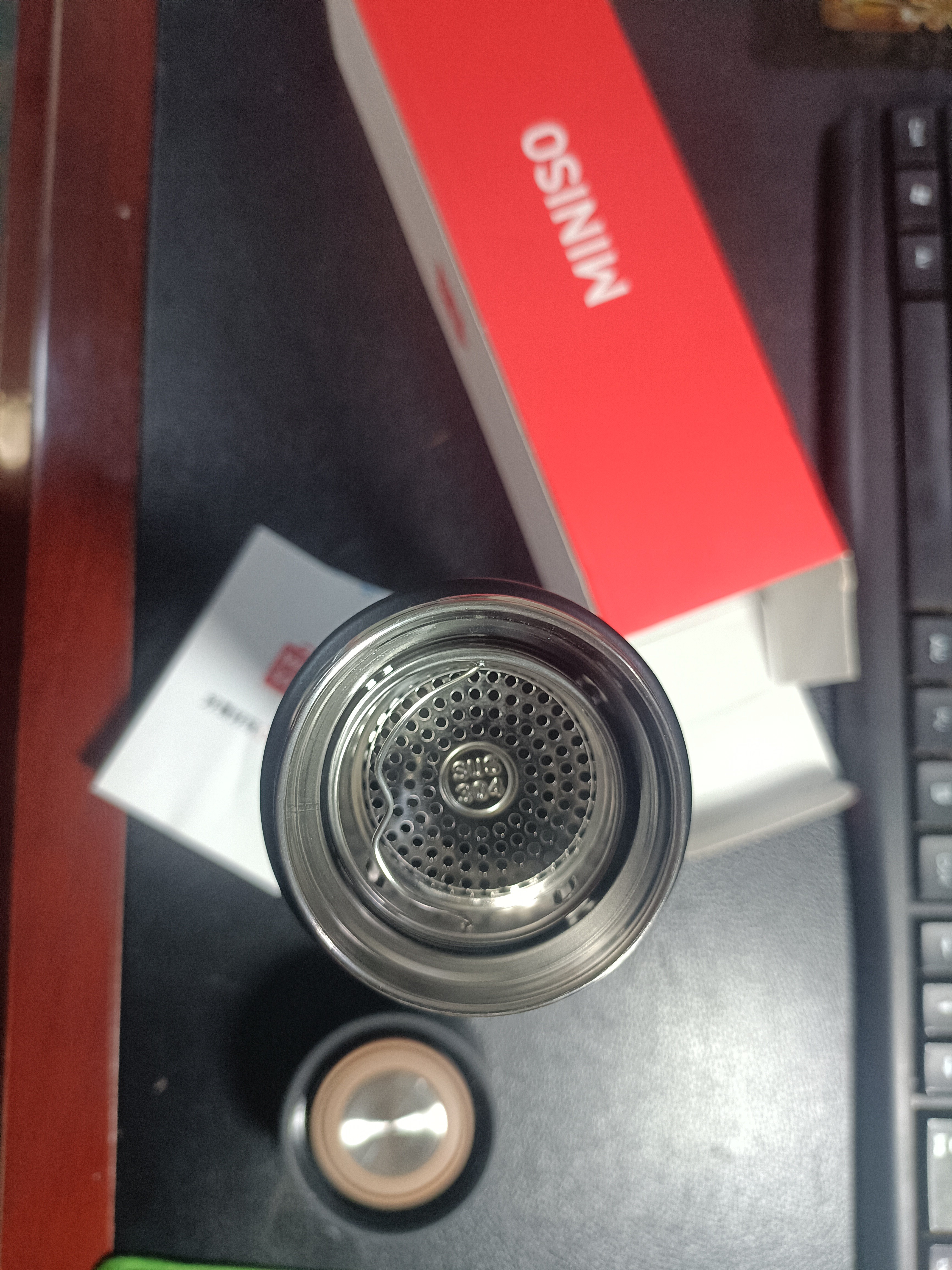 名创优品（MINISO）保温杯大容量女士高档男款便携车载学生泡茶水杯子砾岩黑495ml 实拍图