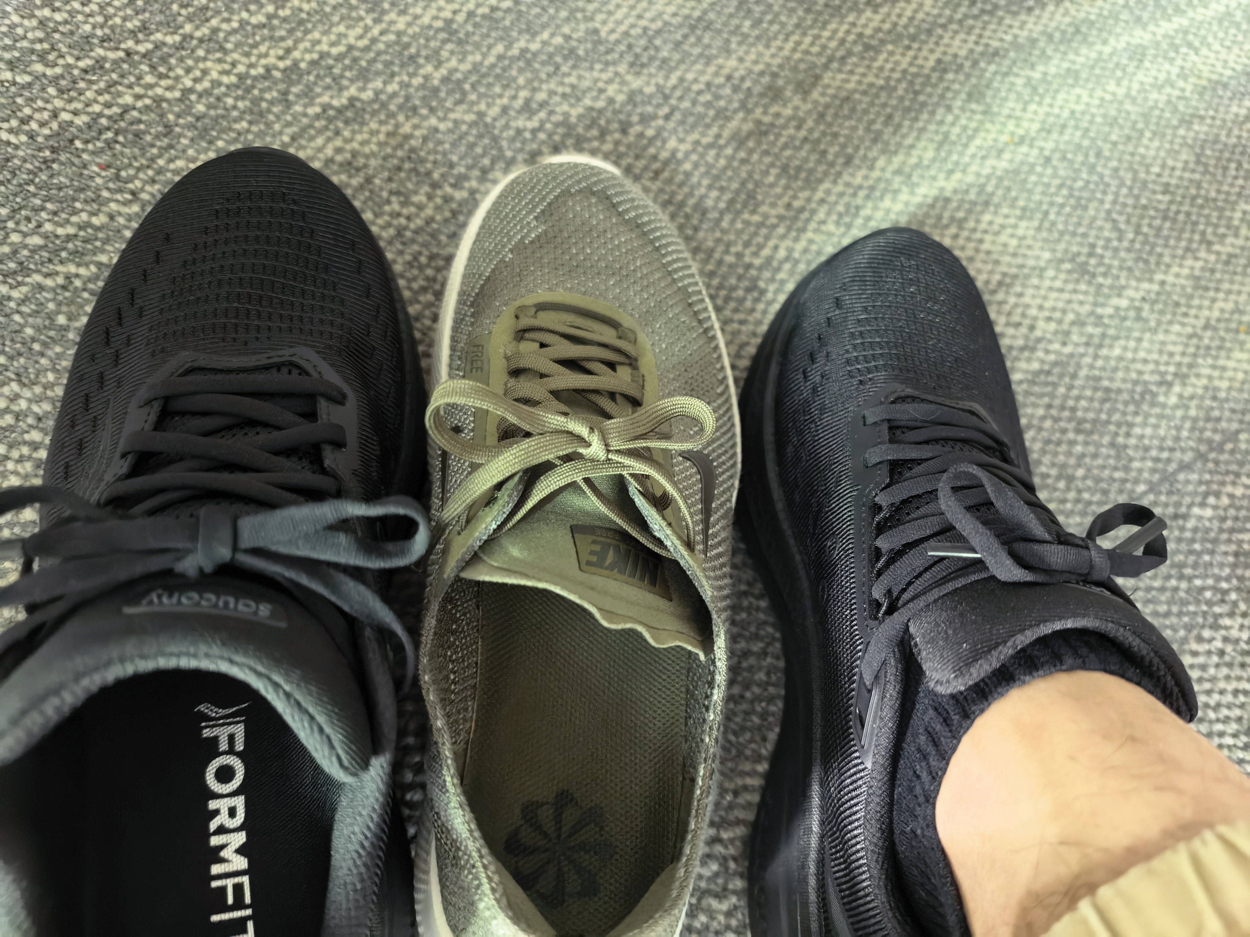 SAUCONY索康尼 TIDE 4浪潮4男女同款慢跑训练缓震跑鞋 黑【情侣款】 42.5 实拍图