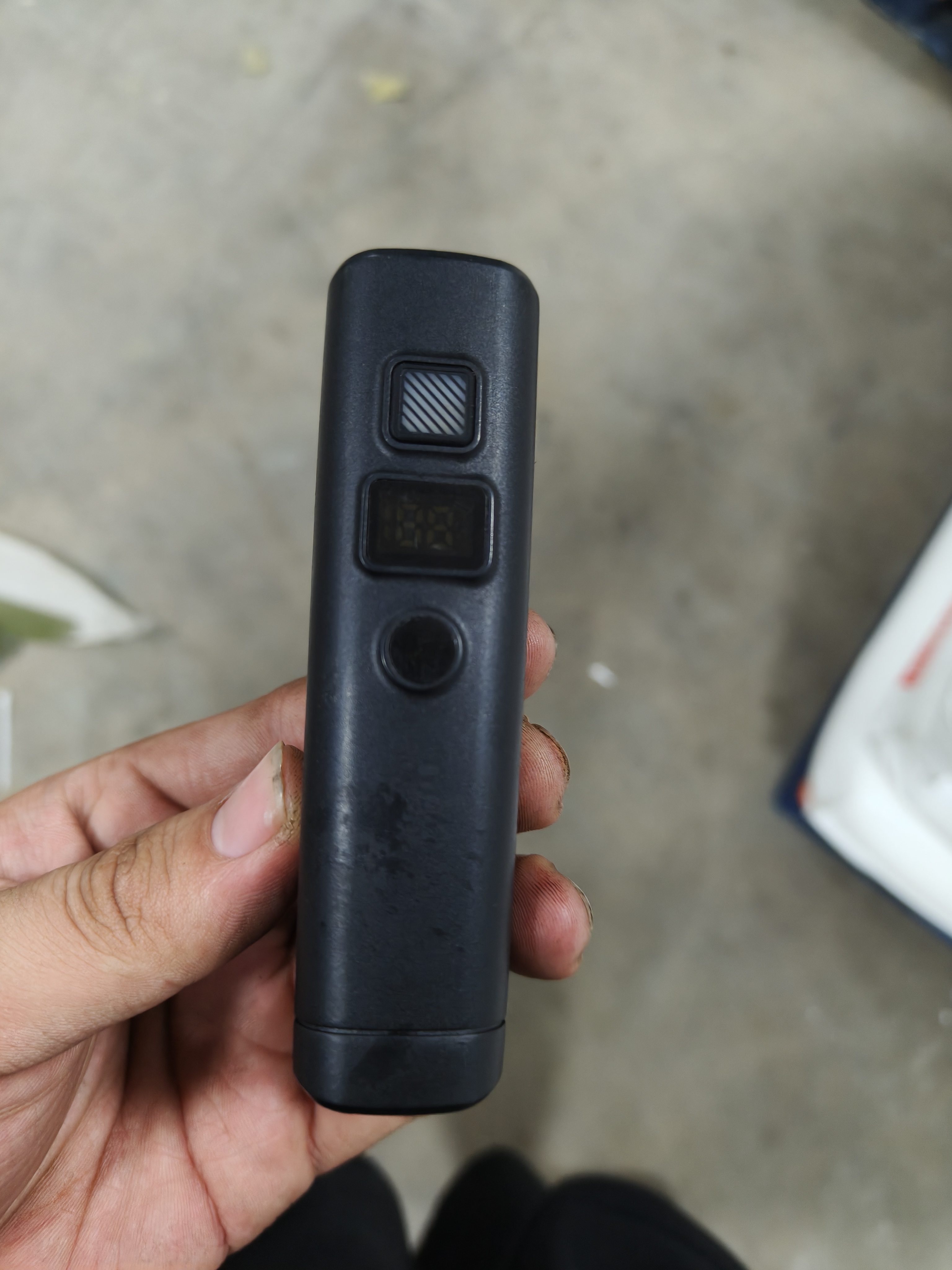 曼戈途自行车灯夜骑前灯防水手电筒强光充电式夜间骑行装备单车山地车灯 智能电显+光控（8-20h） 【全系光控感应】/暴雨级防水 实拍图