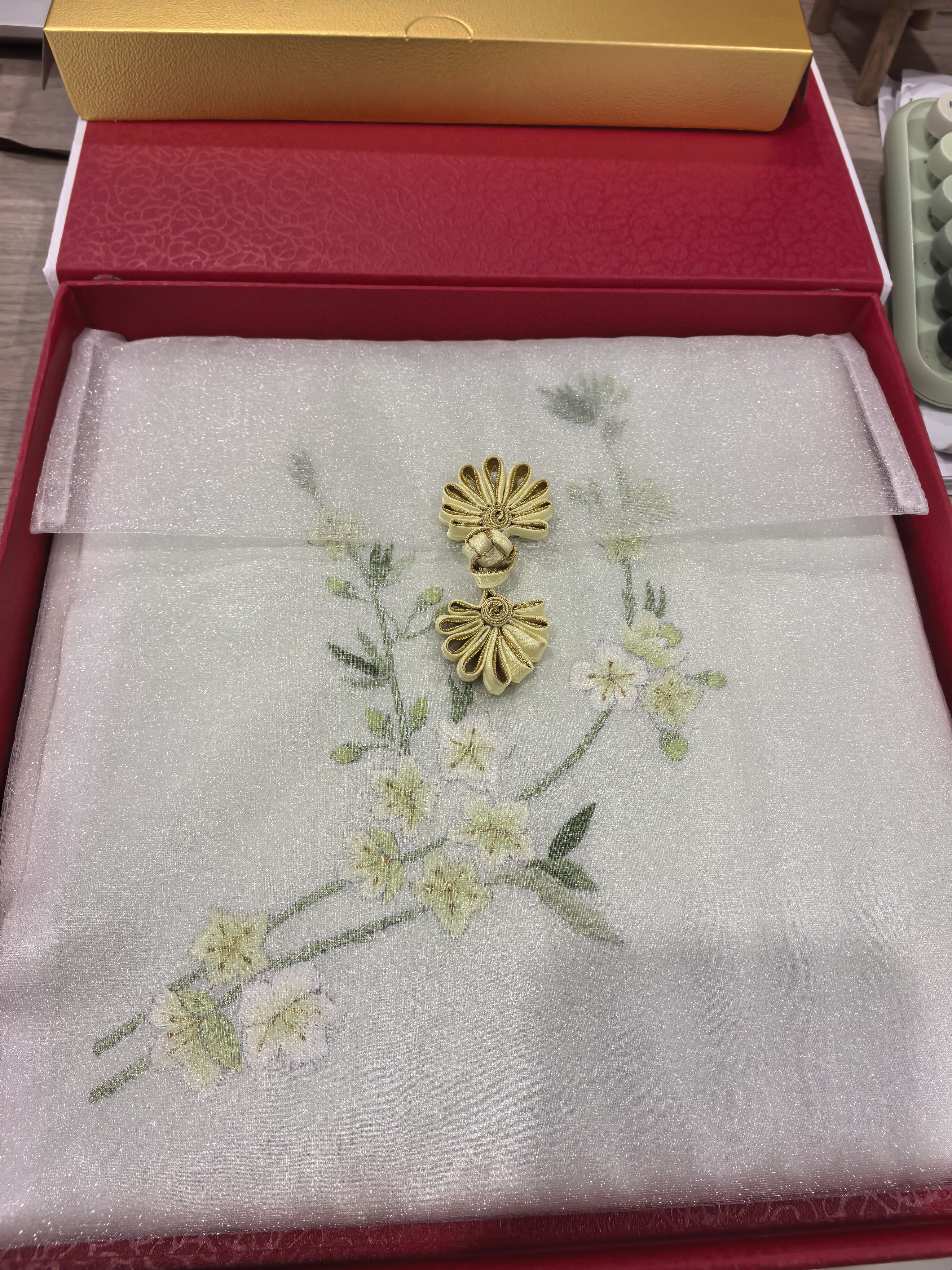 十里江南女神节 苏绣纯手工刺绣真丝丝巾女桑蚕丝围巾妈妈生日小披肩礼物 海棠花-浅绿色-礼盒装 实拍图