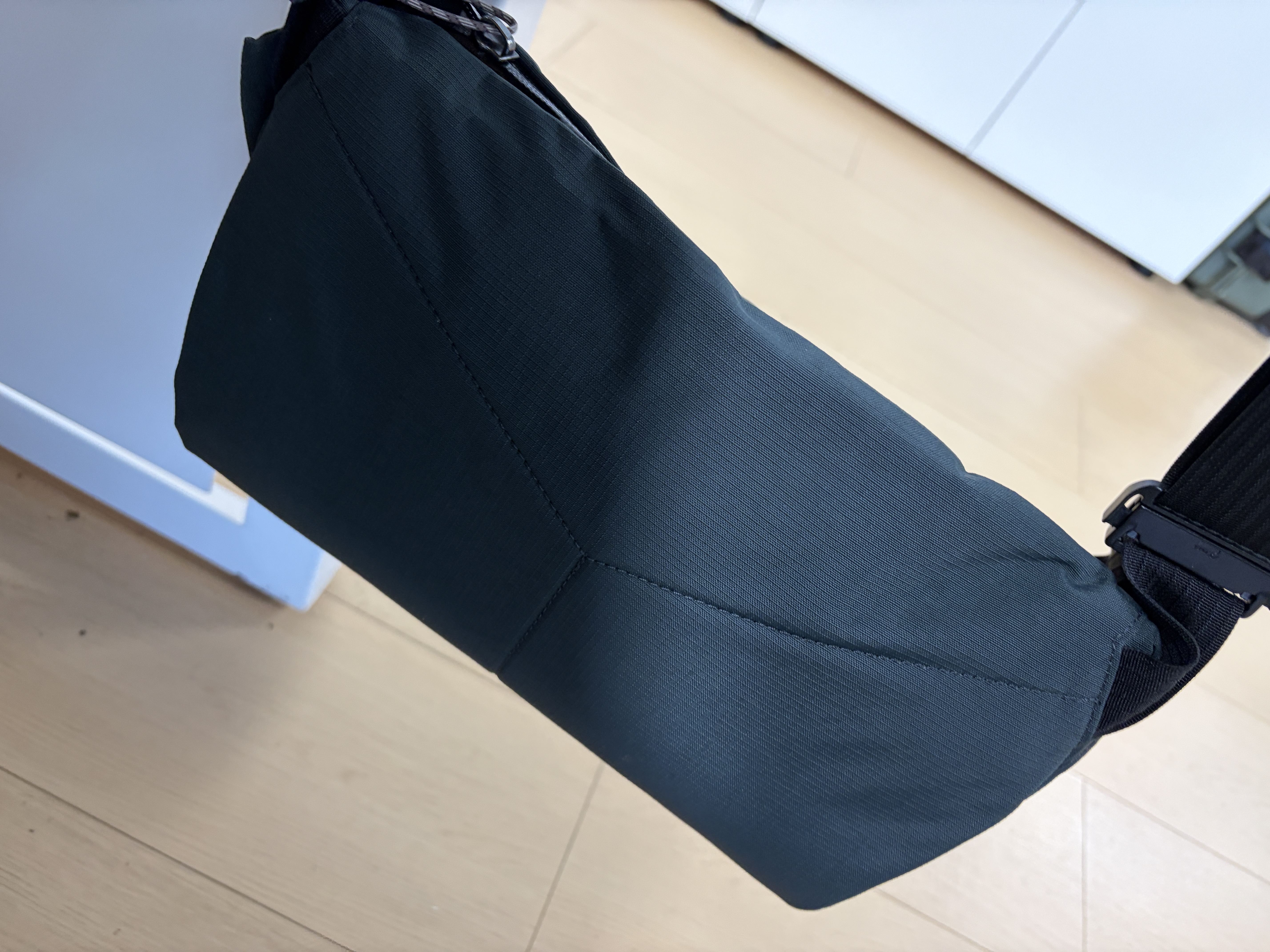 Bellroy澳洲 Venture Sling 9L 户外机能运动骑行胸包斜挎包腰包 夜海蓝【新色】 实拍图