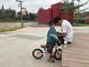 乐卡（Lecoco）儿童平衡车无脚踏宝宝学步车2-3-6岁幼儿滑行滑步车 C-runX2滑步车 -拉丝银（24款） 实拍图