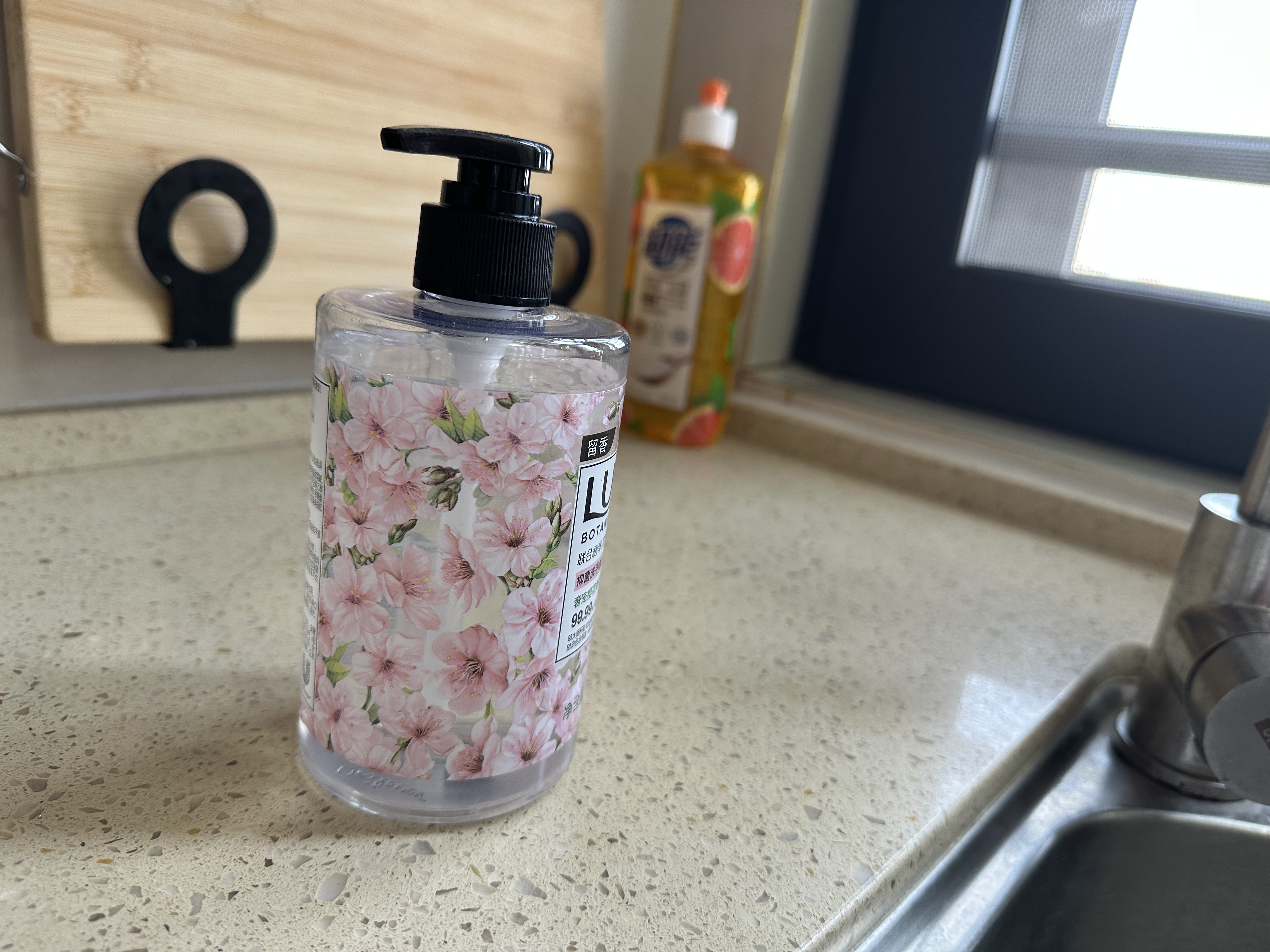 力士（LUX）(LUX)香氛抑菌洗手液  奢宠樱花香400G  1瓶  滋润保湿 沙龙香氛 实拍图
