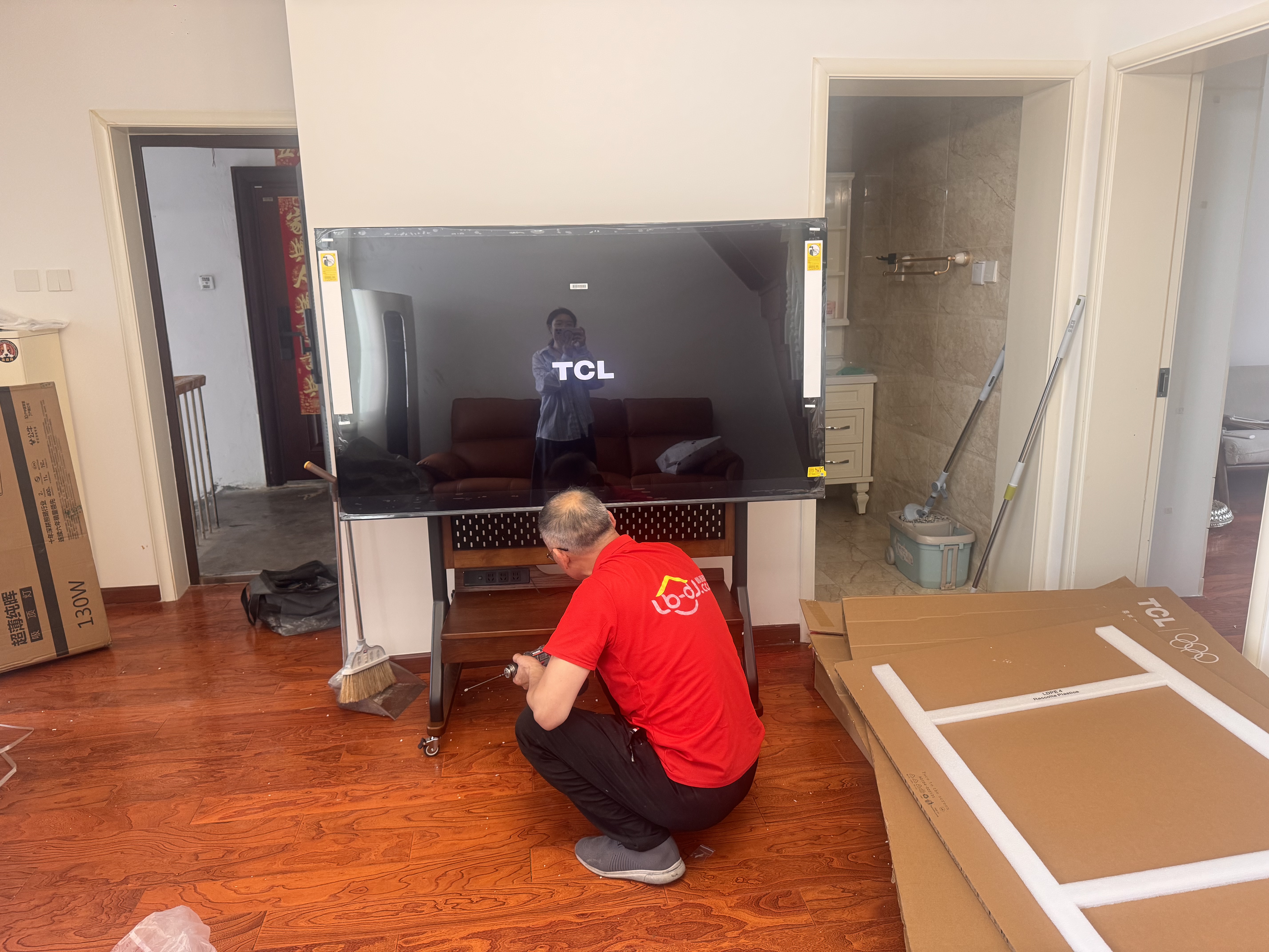 冬木实木可移动电视柜客厅现代简约家用小户型落地储物电视柜支架 【加固款】40-85寸电视移动支架-胡桃黑金【洞洞板款】 【送货入户 包安装 | 升级防倒】 实拍图