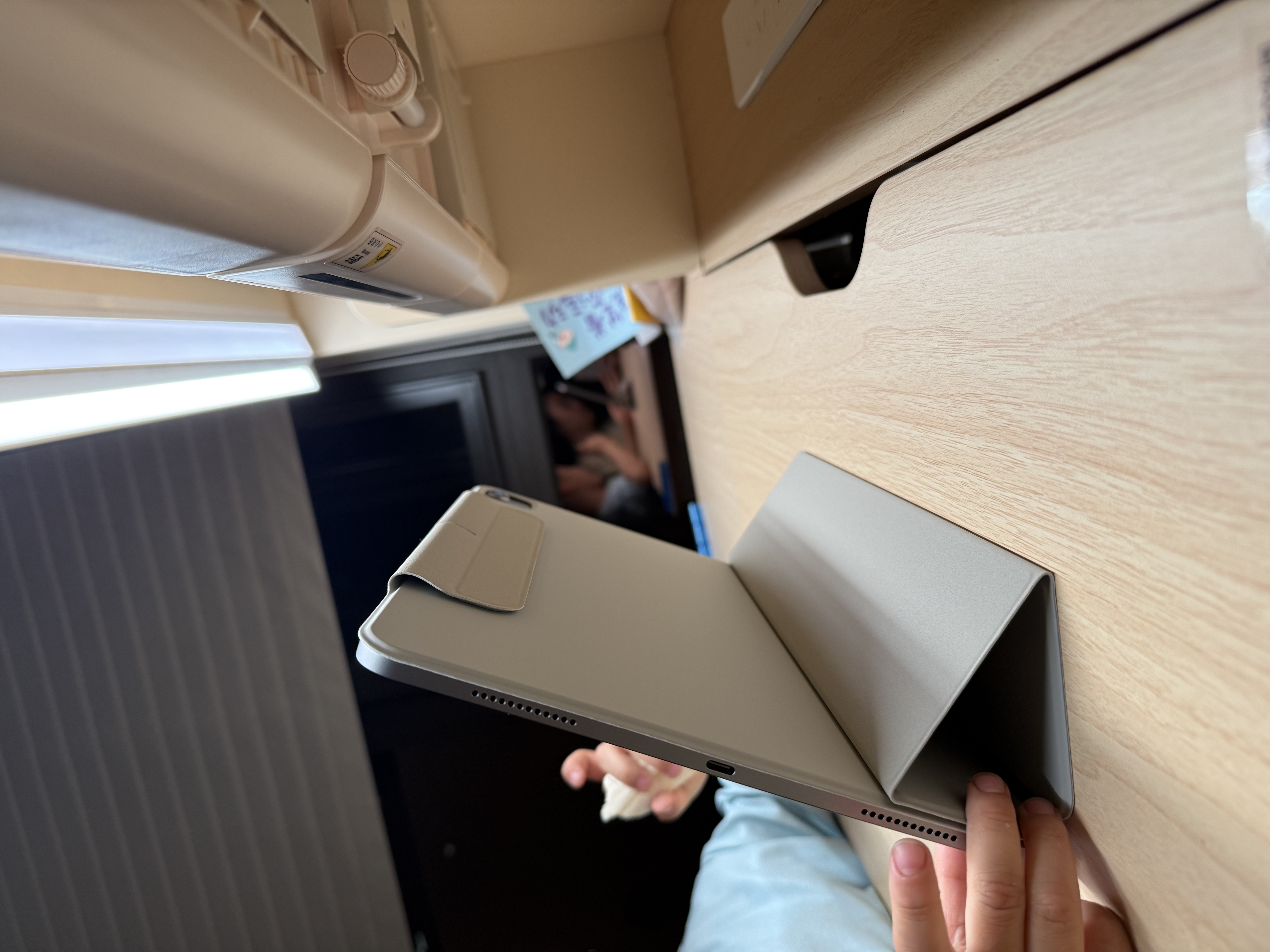 亿色适用iPad Air8/7/6/5/4保护套11/10.9英寸磁吸双面夹2026M4/25M3壳苹果平板电脑18款pro轻薄搭扣灰 实拍图