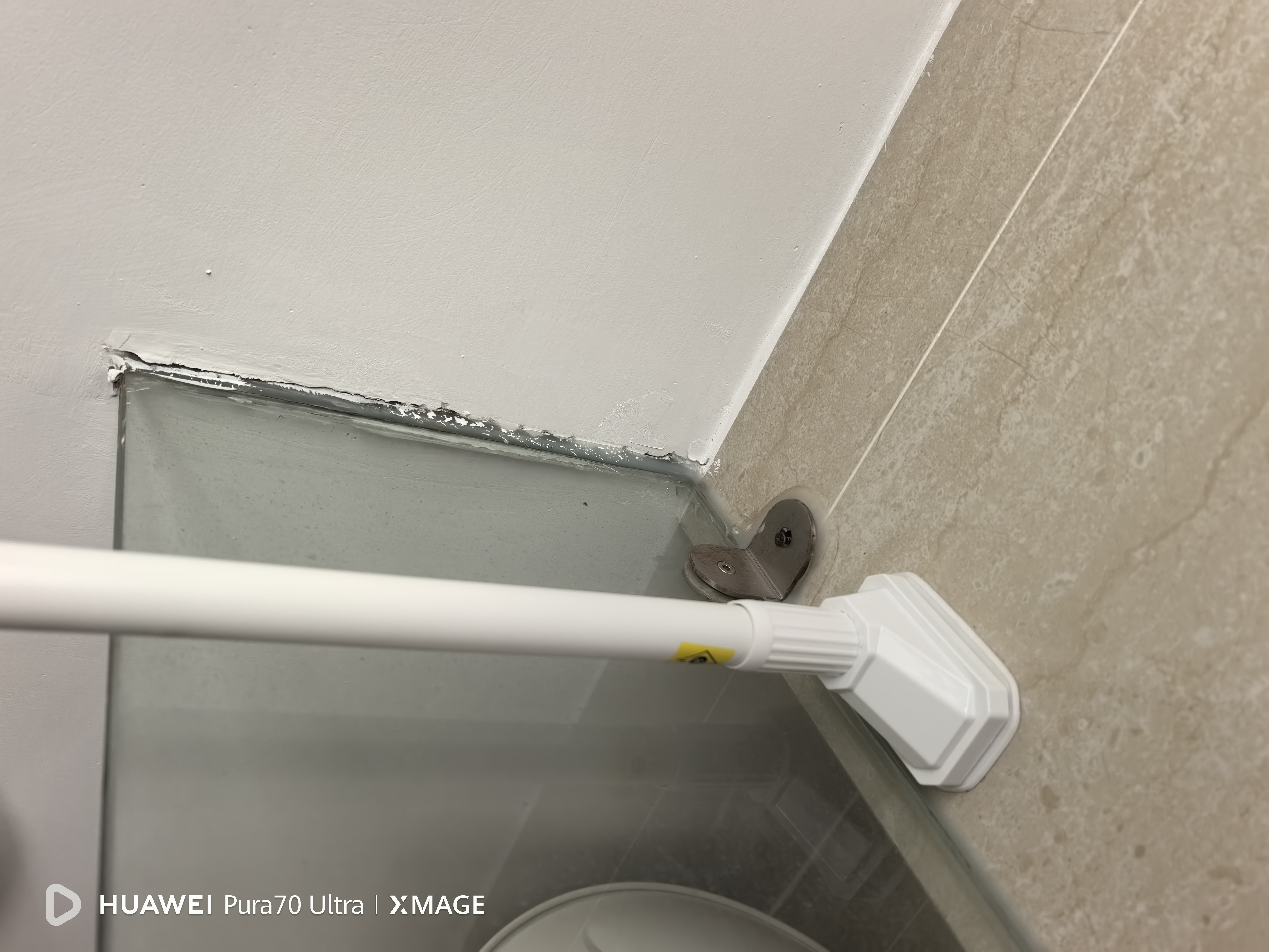 MYMOODHOUSE免打孔伸缩晾衣杆浴帘杆窗帘杆浴室挂衣撑杆可伸缩晾衣架90-160 实拍图