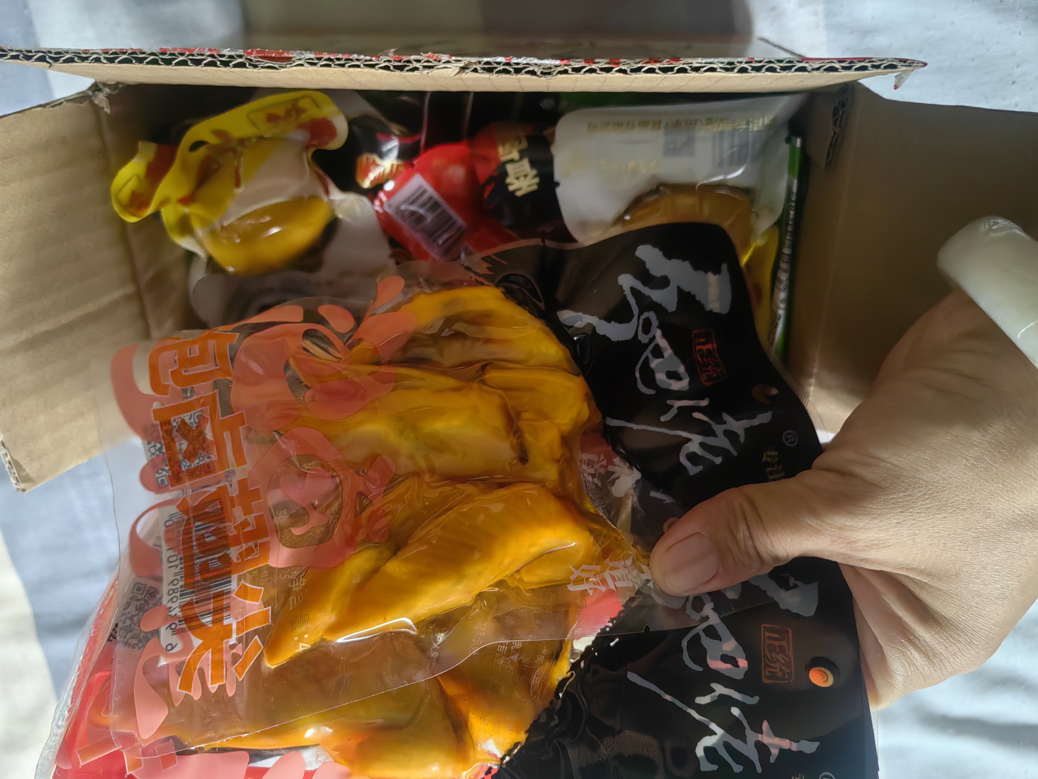 乡吧佬辣卤零食大礼包卤香鸡腿泡椒凤爪鸭腿翅根卤蛋鸡翅尖泡面搭档 实拍图