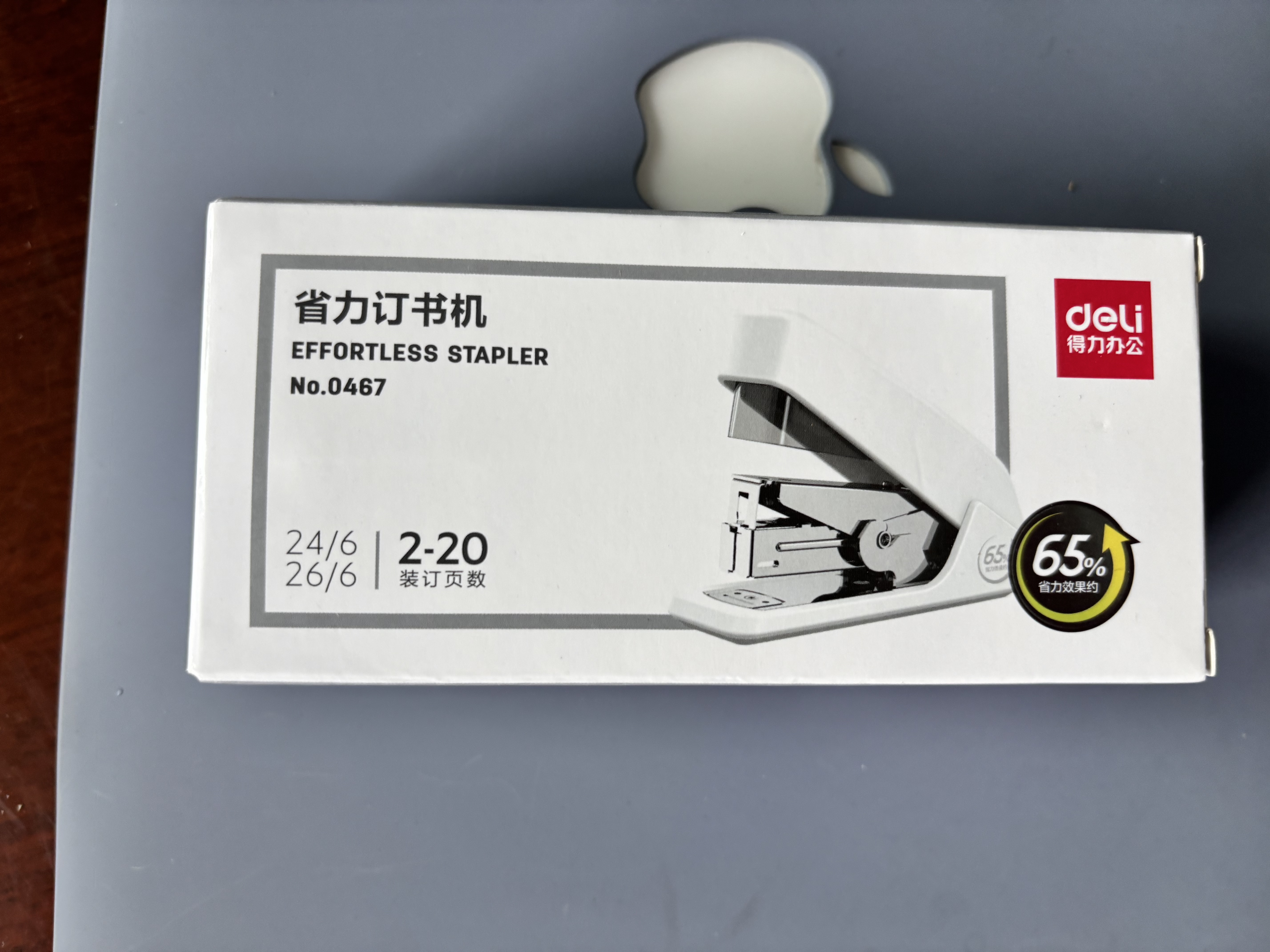 得力（deli）高效省力结构订书机/订书器 适配12#订书钉 可装100枚钉 白色0467（不含钉） 实拍图
