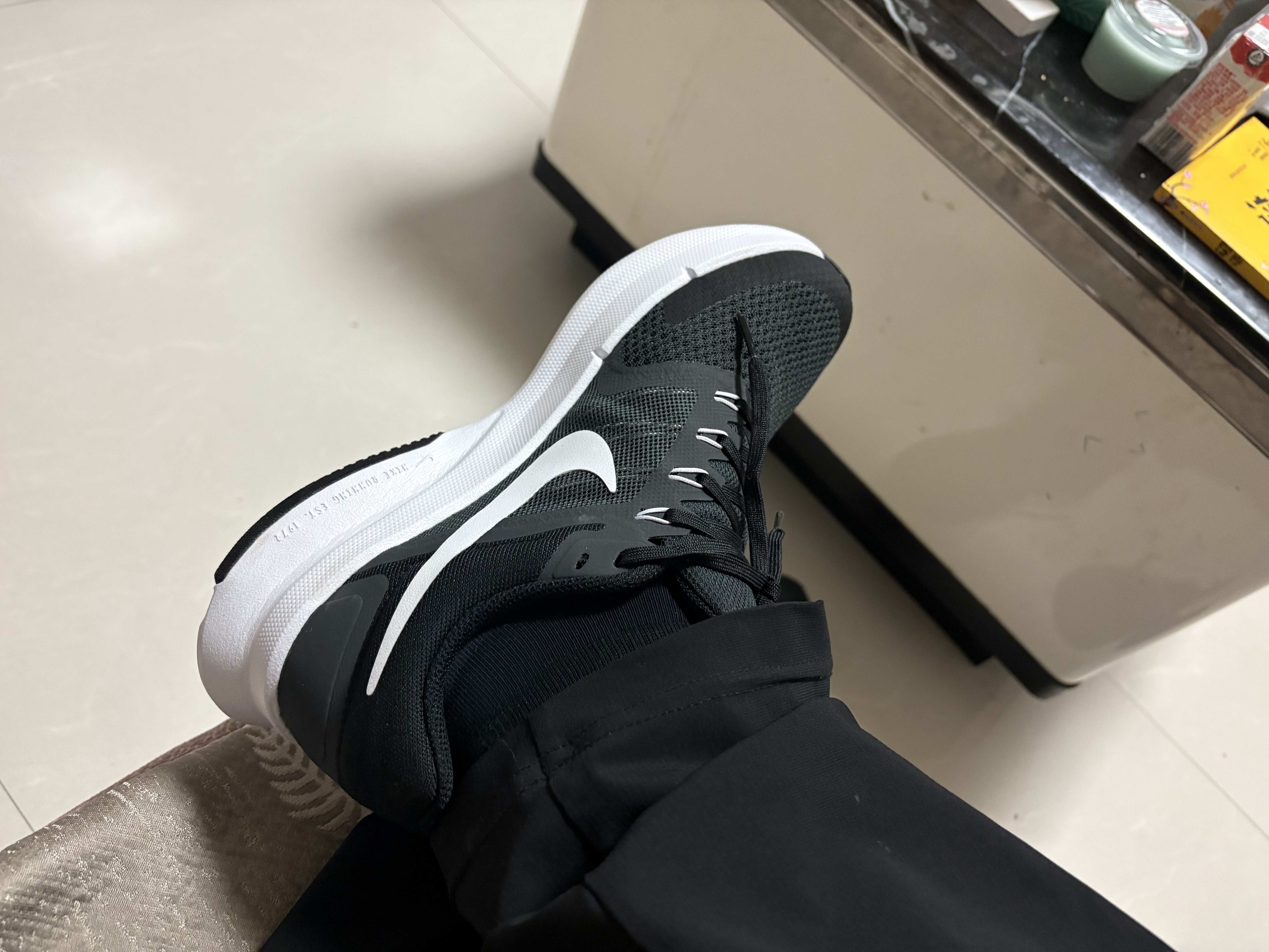 耐克NIKE跑步鞋男减震透气RUN SWIFT 3运动鞋春秋款DR2695-002黑白41 实拍图