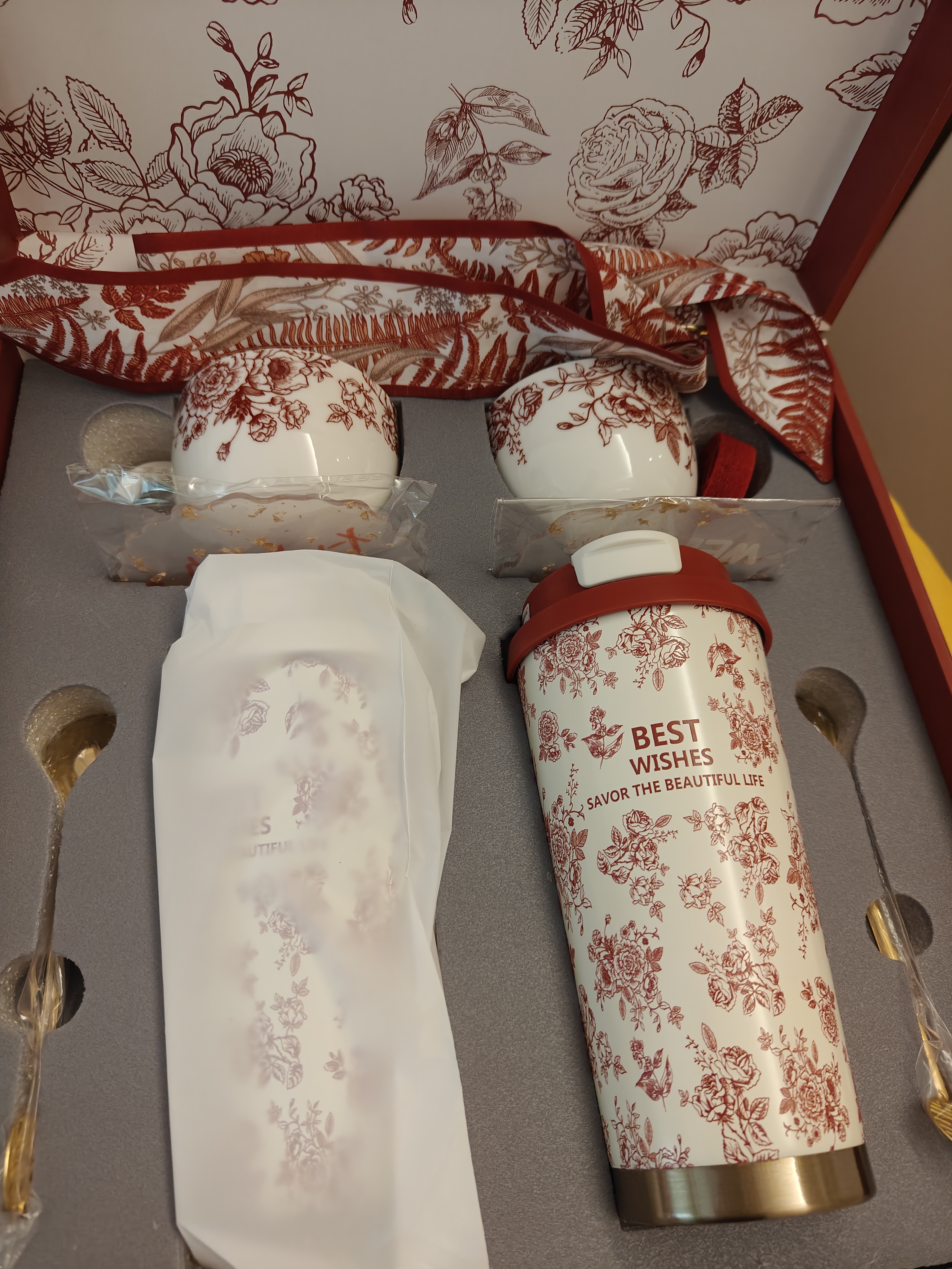 贝初众新婚结婚礼物送新人新娘闺蜜订婚高档实用有纪念意义伴手礼盒创意 假日玫瑰-结婚版【保温杯+咖啡杯+杯垫+勺子】礼盒装 (赠卡纸+小喜字)礼赠新人 祝福升温 实拍图