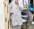 乐优佰易 长袖白大褂 标准款XL码 医生男女学生化学实验用工作服 实拍图