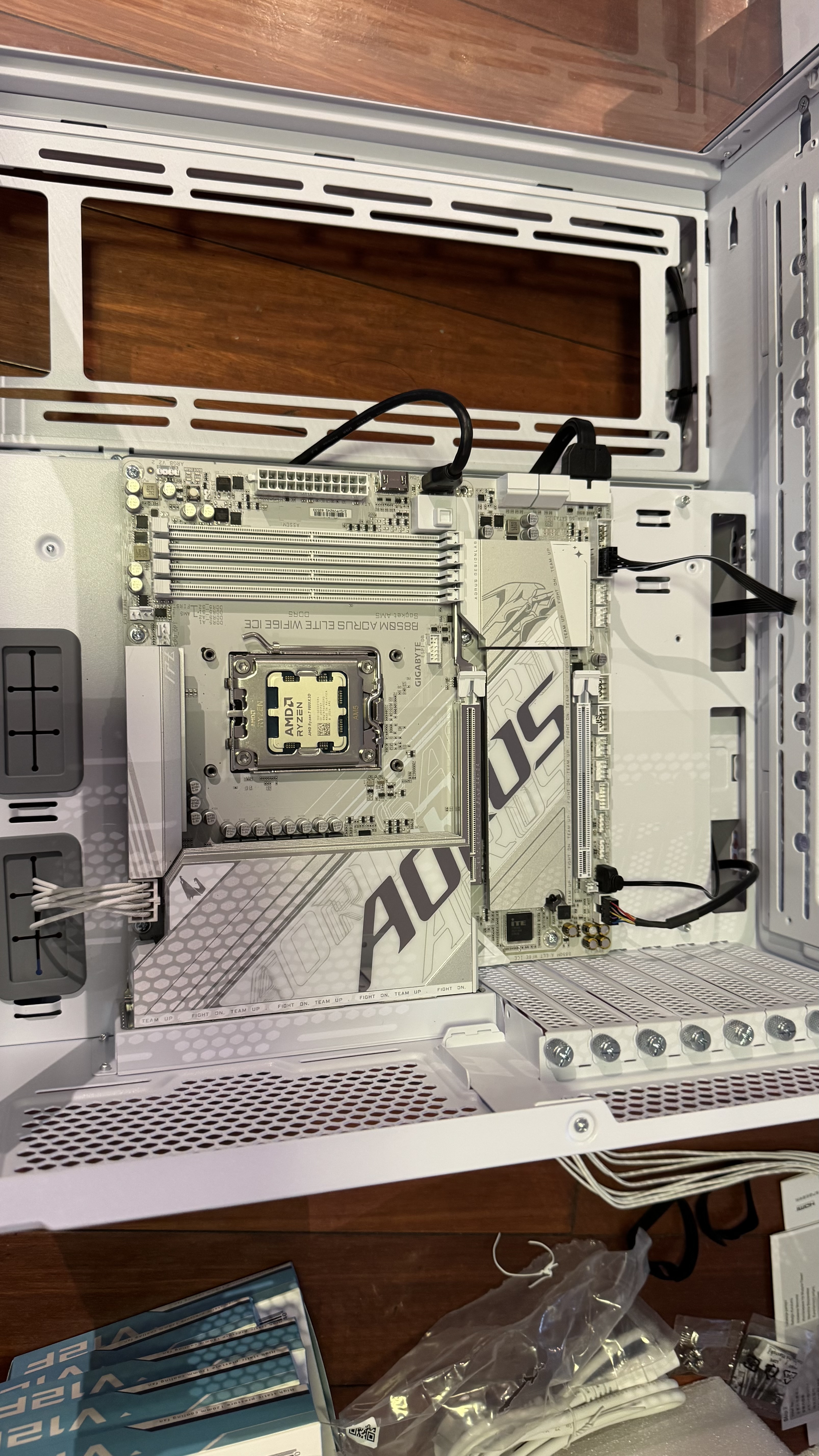 技嘉（GIGABYTE）主板CPU套装冰雕B850M AORUS ELITE WIFI6E ICE+AMD锐龙7 9800X3D 实拍图